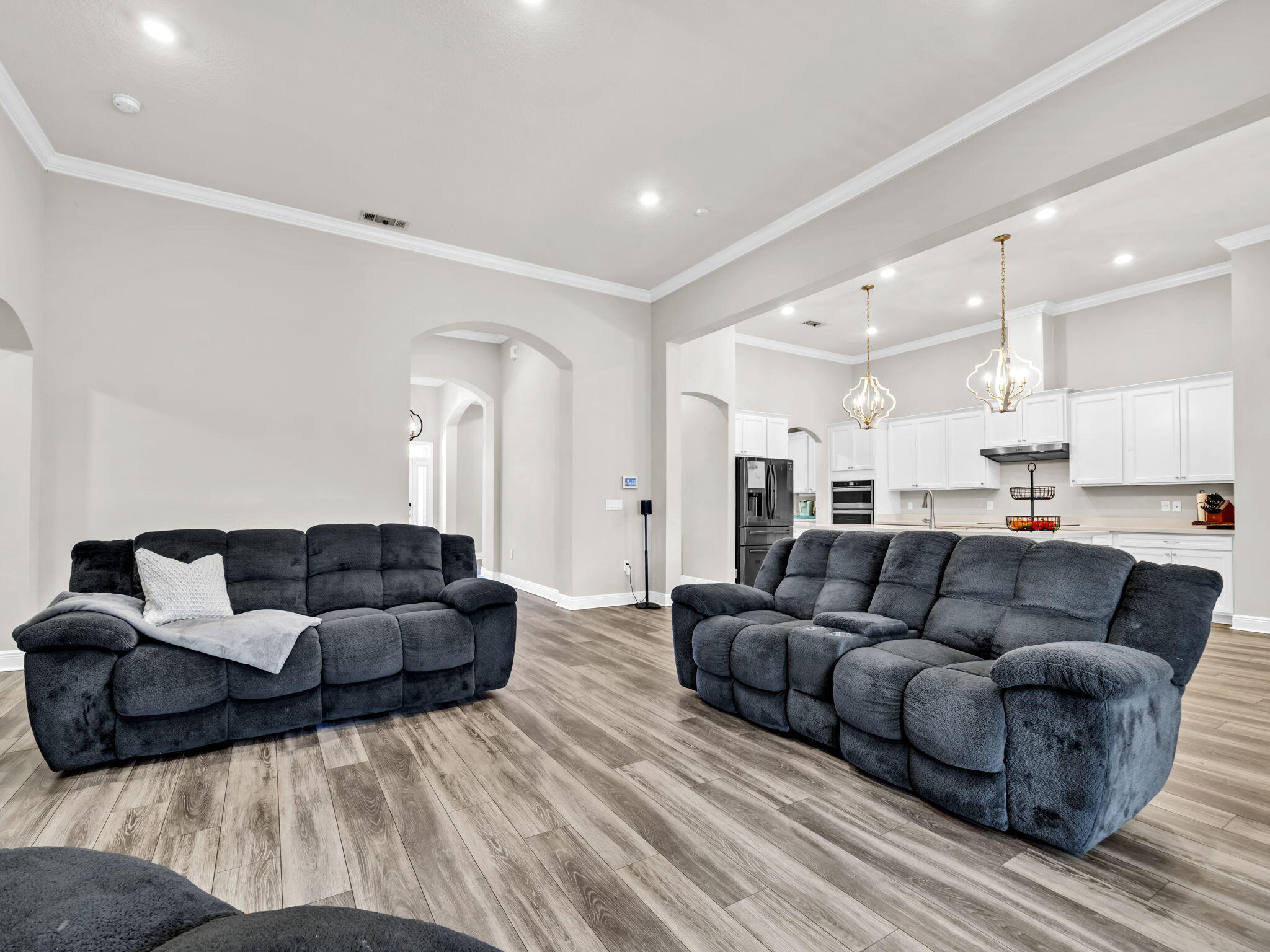 1056 Brushed Dune Circle