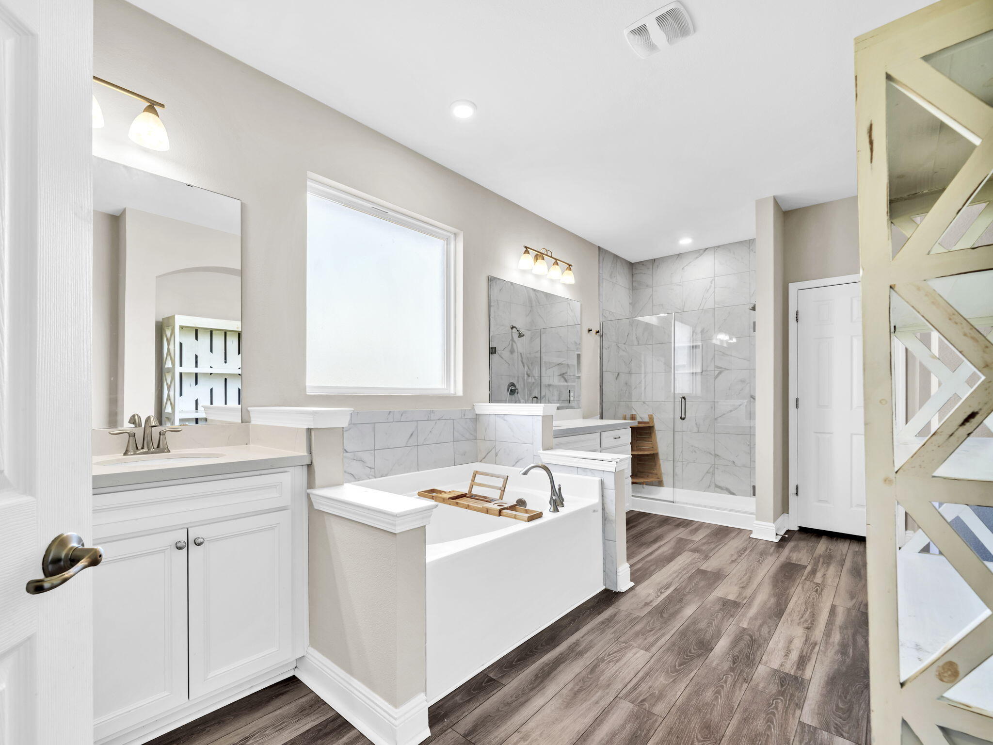 1056 Brushed Dune Circle