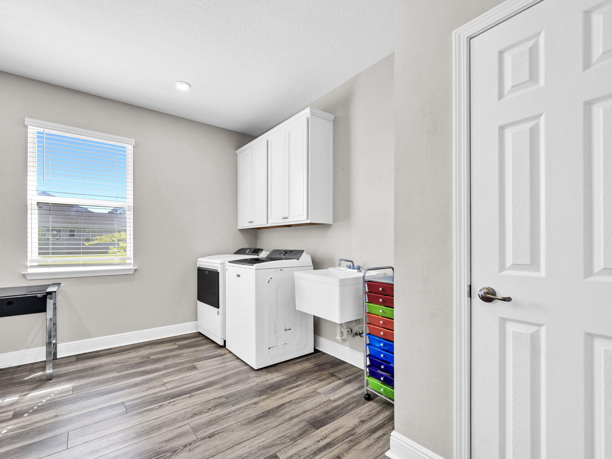 1056 Brushed Dune Circle