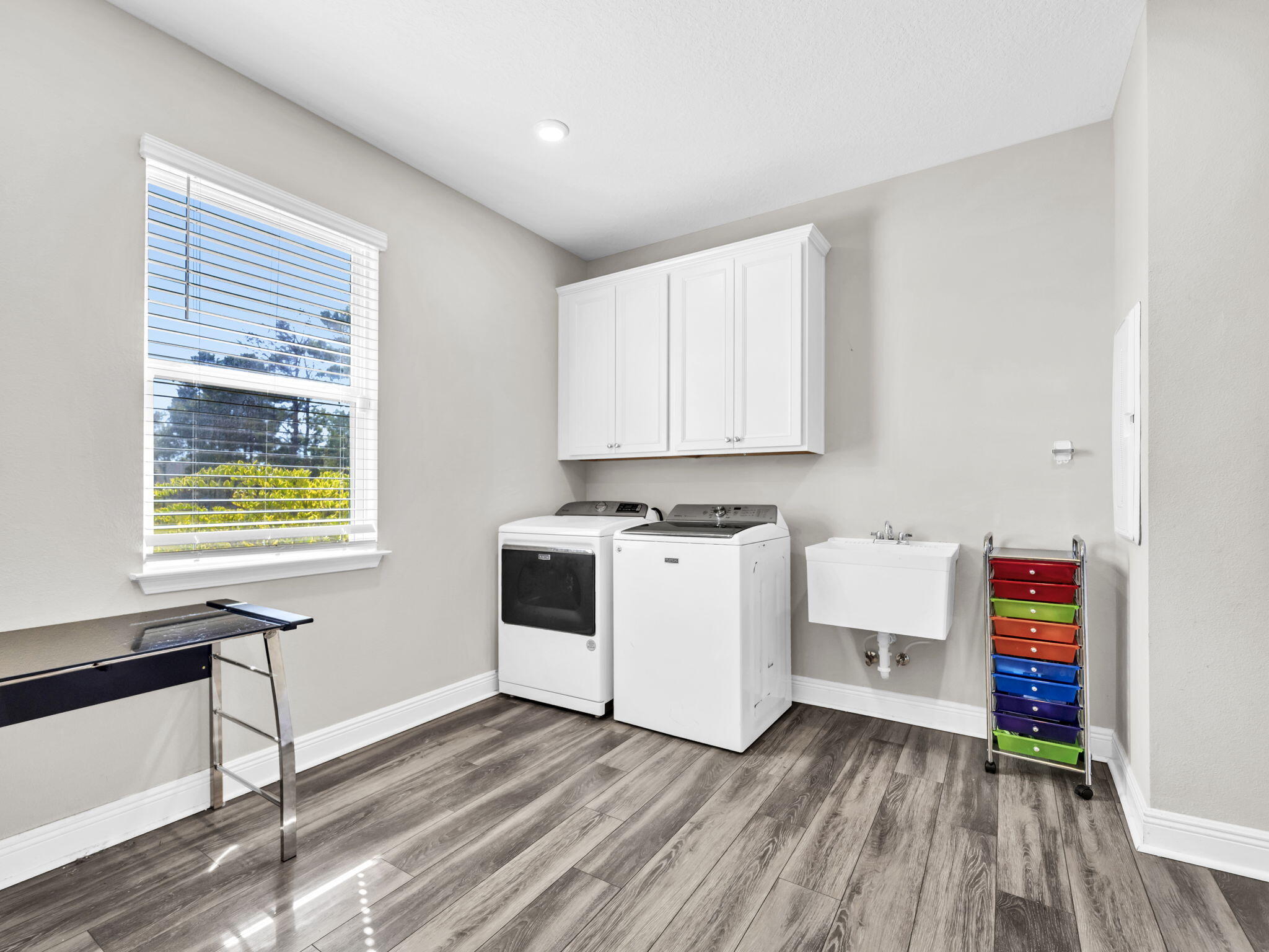 1056 Brushed Dune Circle