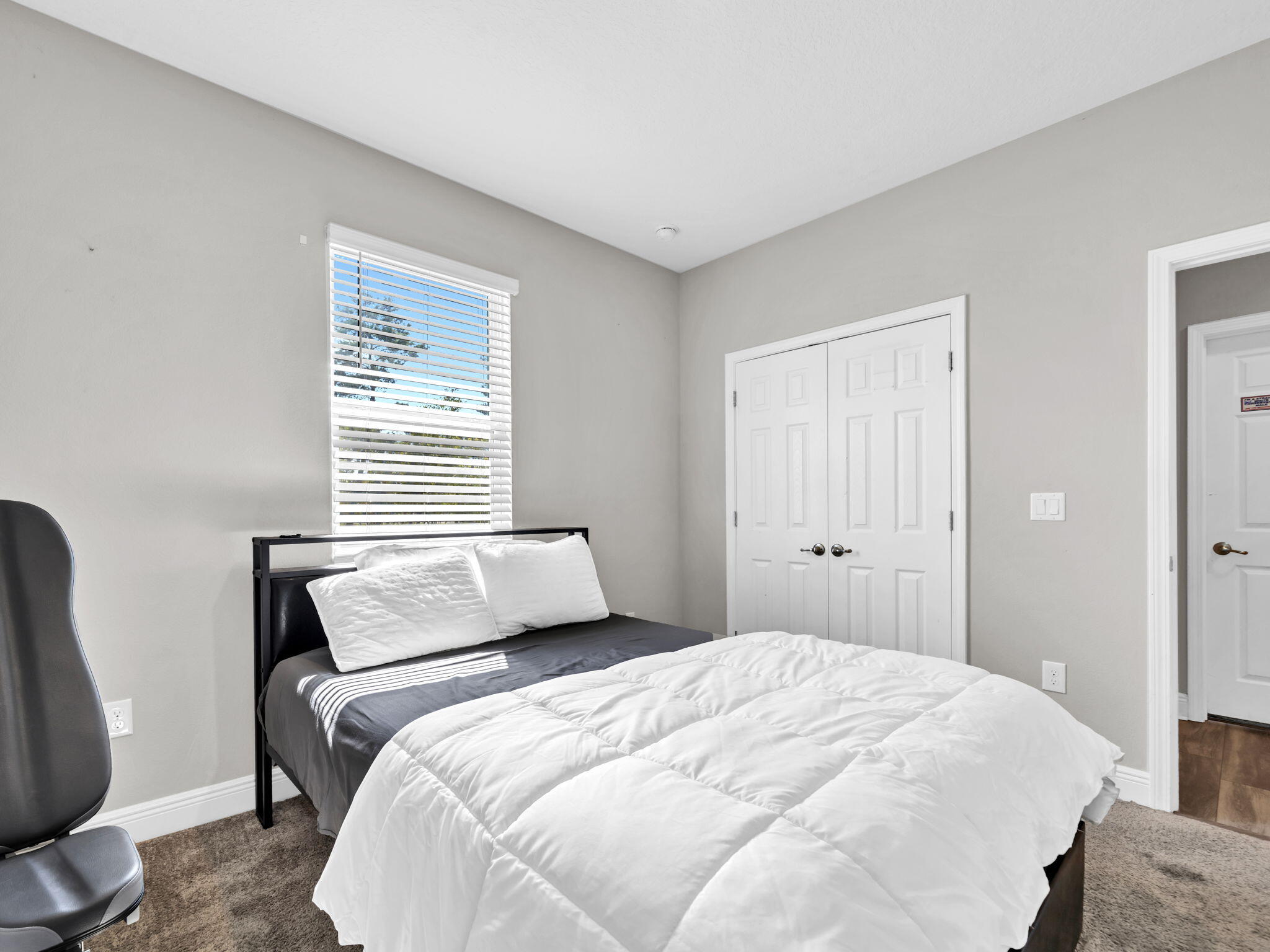 1056 Brushed Dune Circle