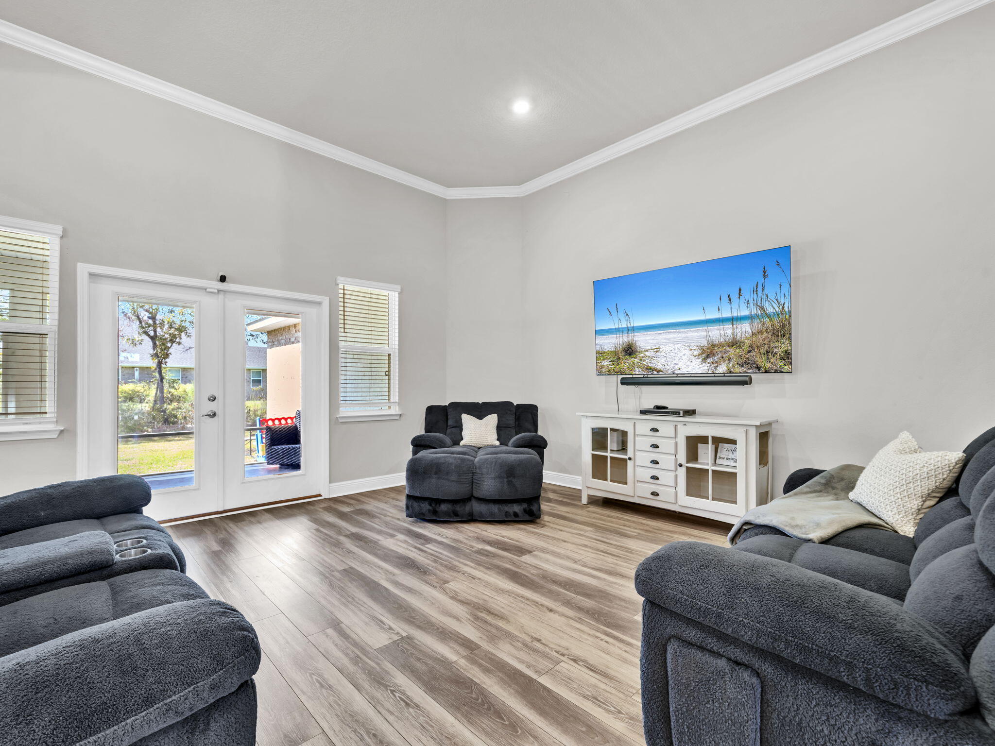 1056 Brushed Dune Circle