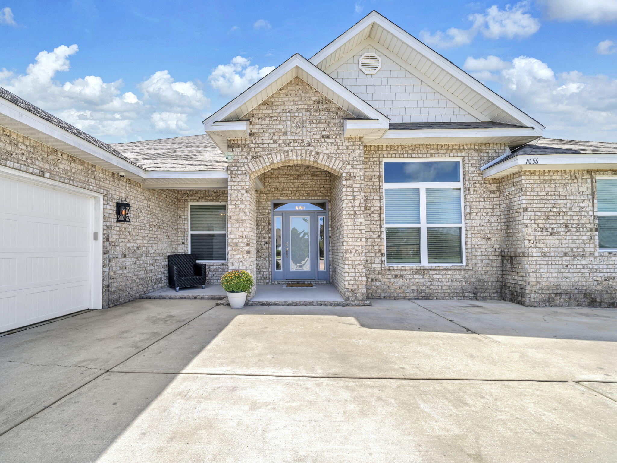 1056 Brushed Dune Circle