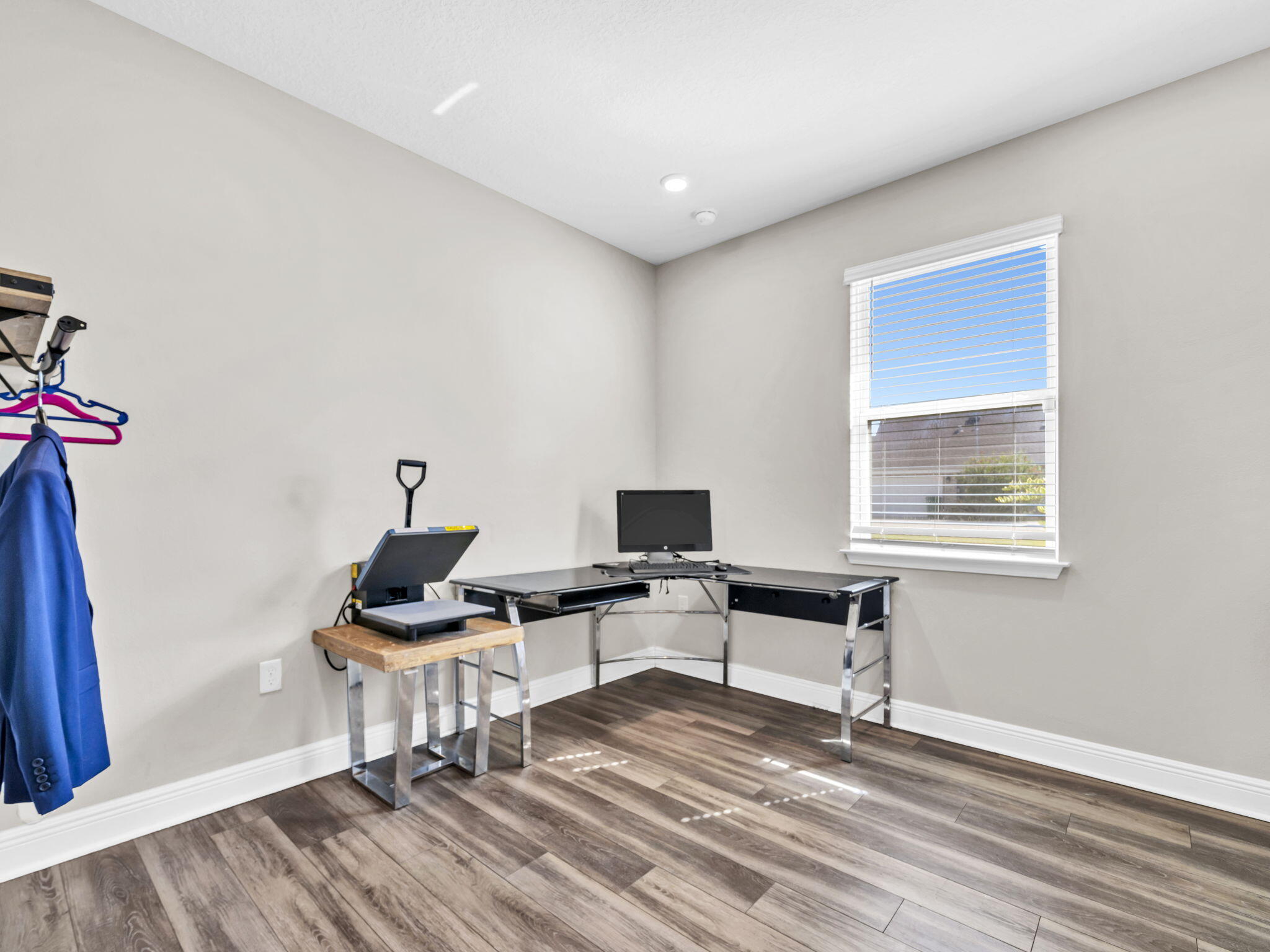 1056 Brushed Dune Circle