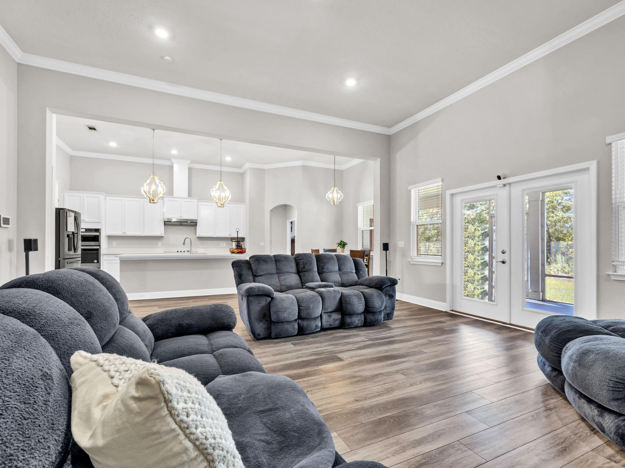 1056 Brushed Dune Circle