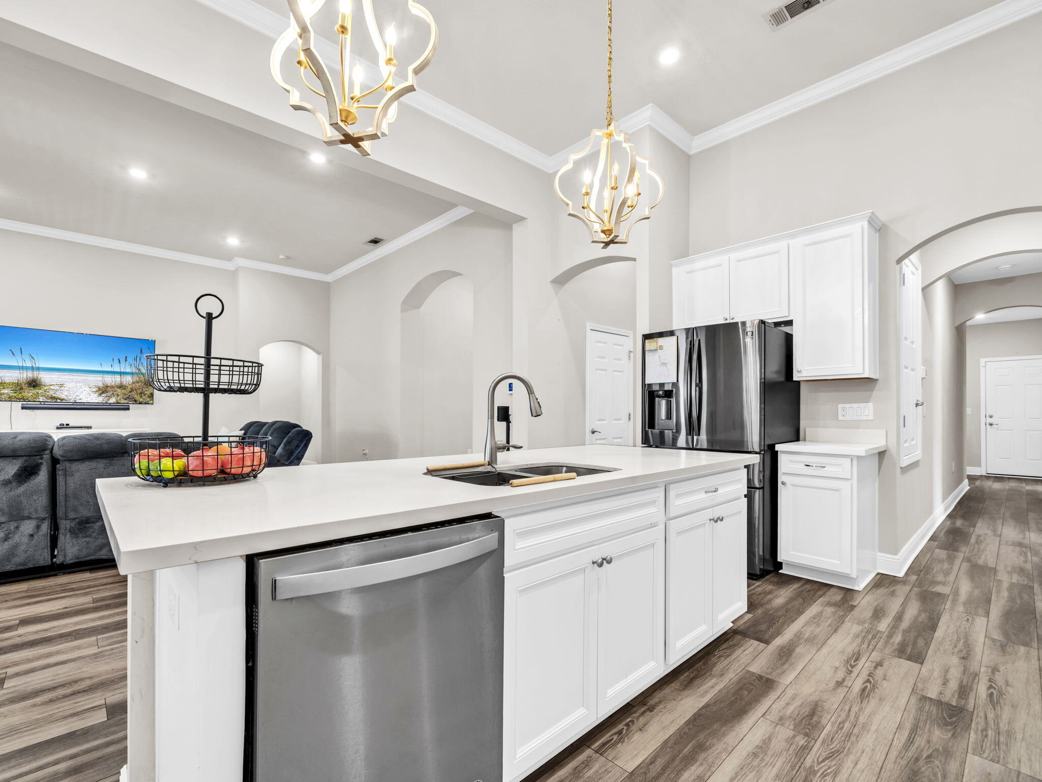 1056 Brushed Dune Circle