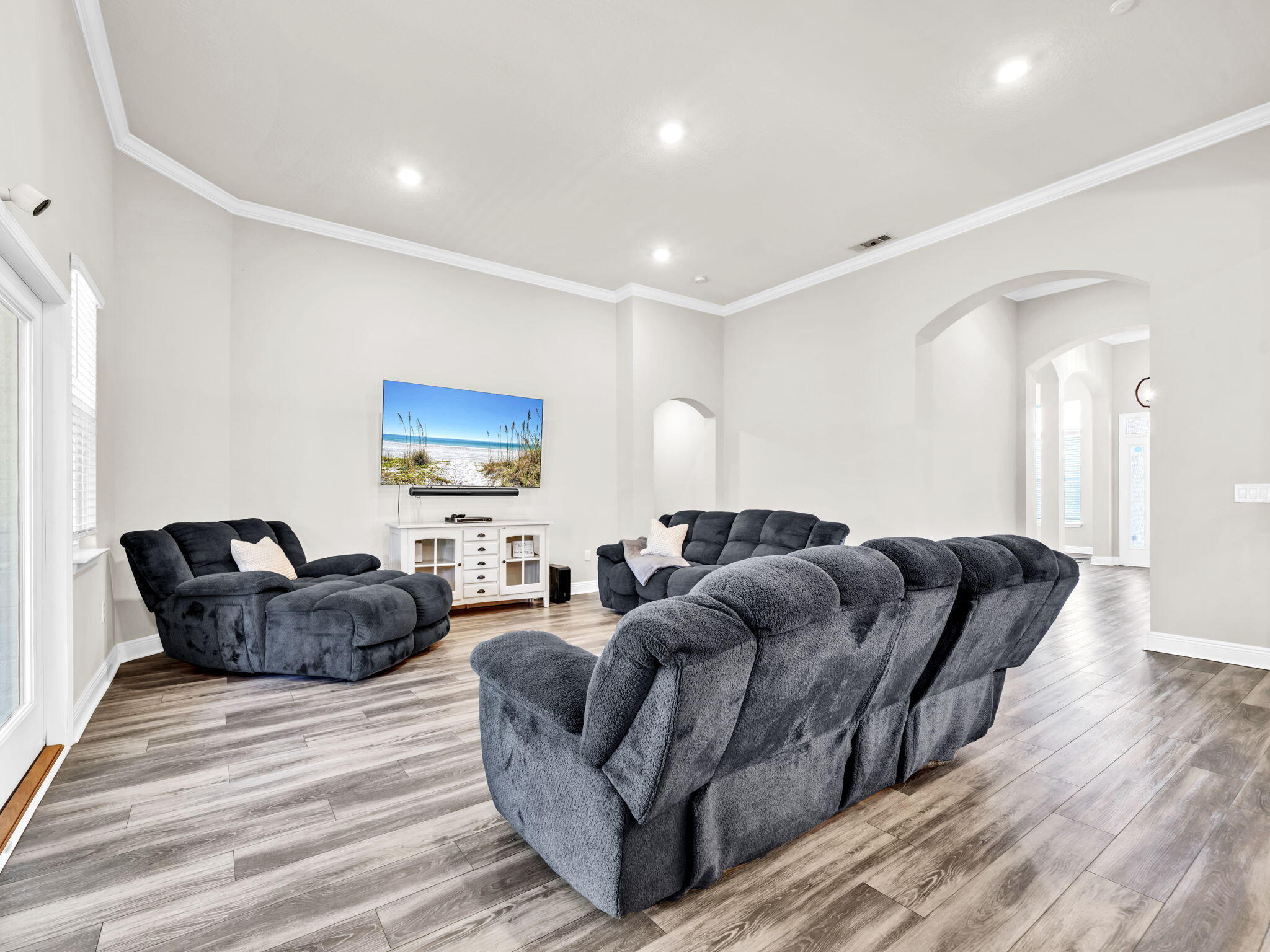 1056 Brushed Dune Circle