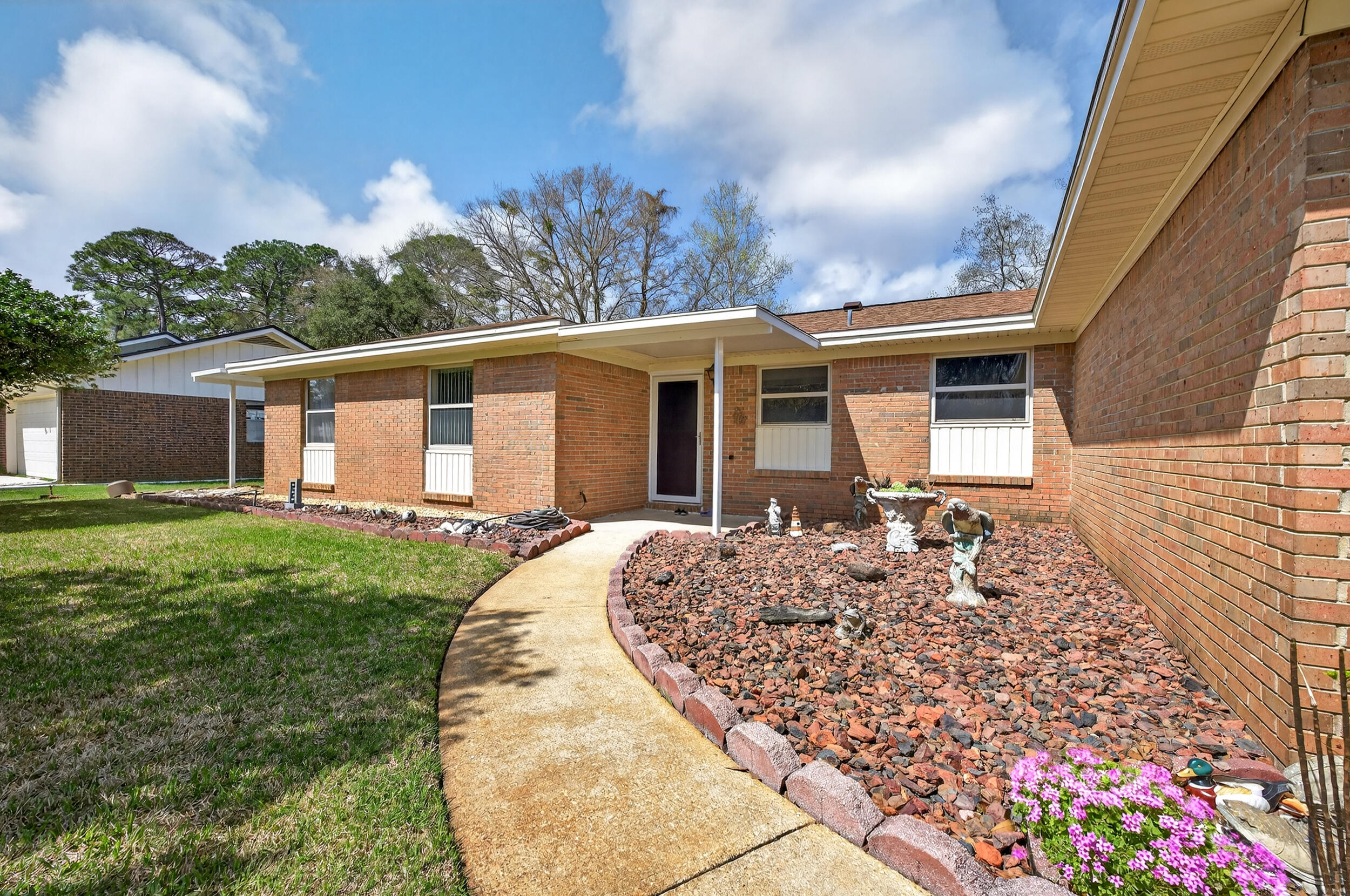 323 Pontevedra Lane