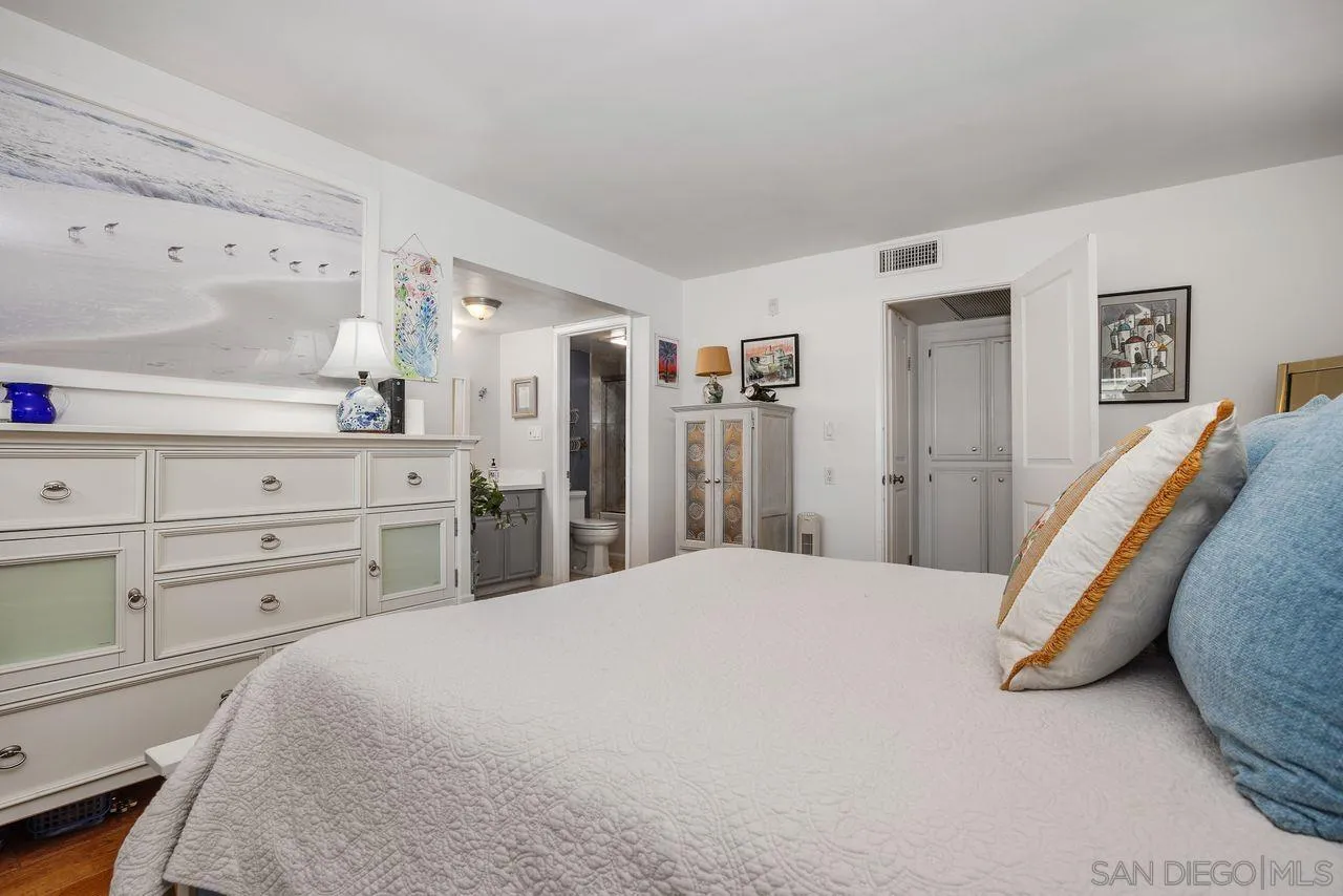 2564 Navarra Dr Unit 113