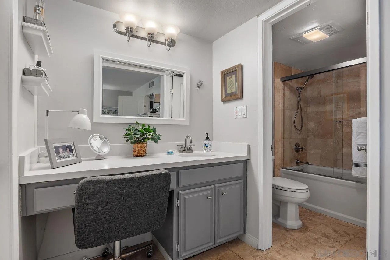 2564 Navarra Dr Unit 113