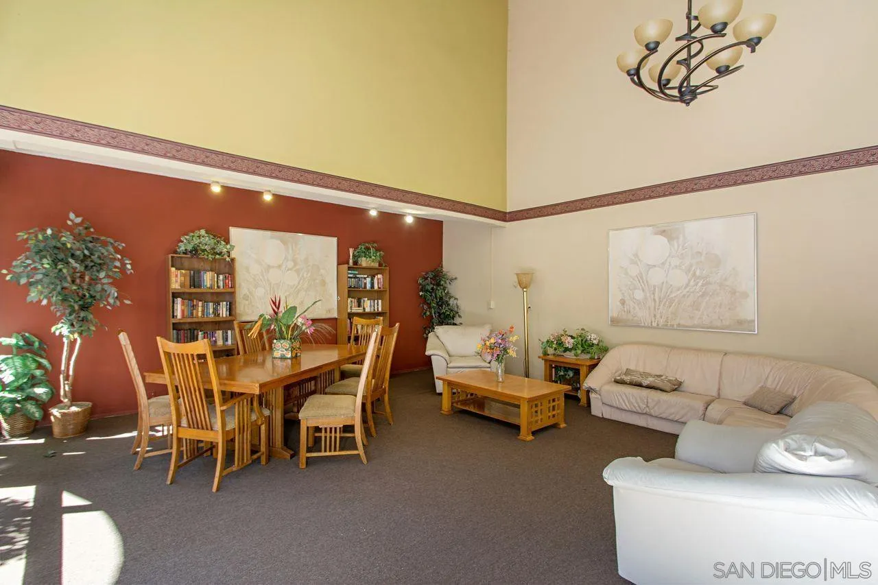 2564 Navarra Dr Unit 113