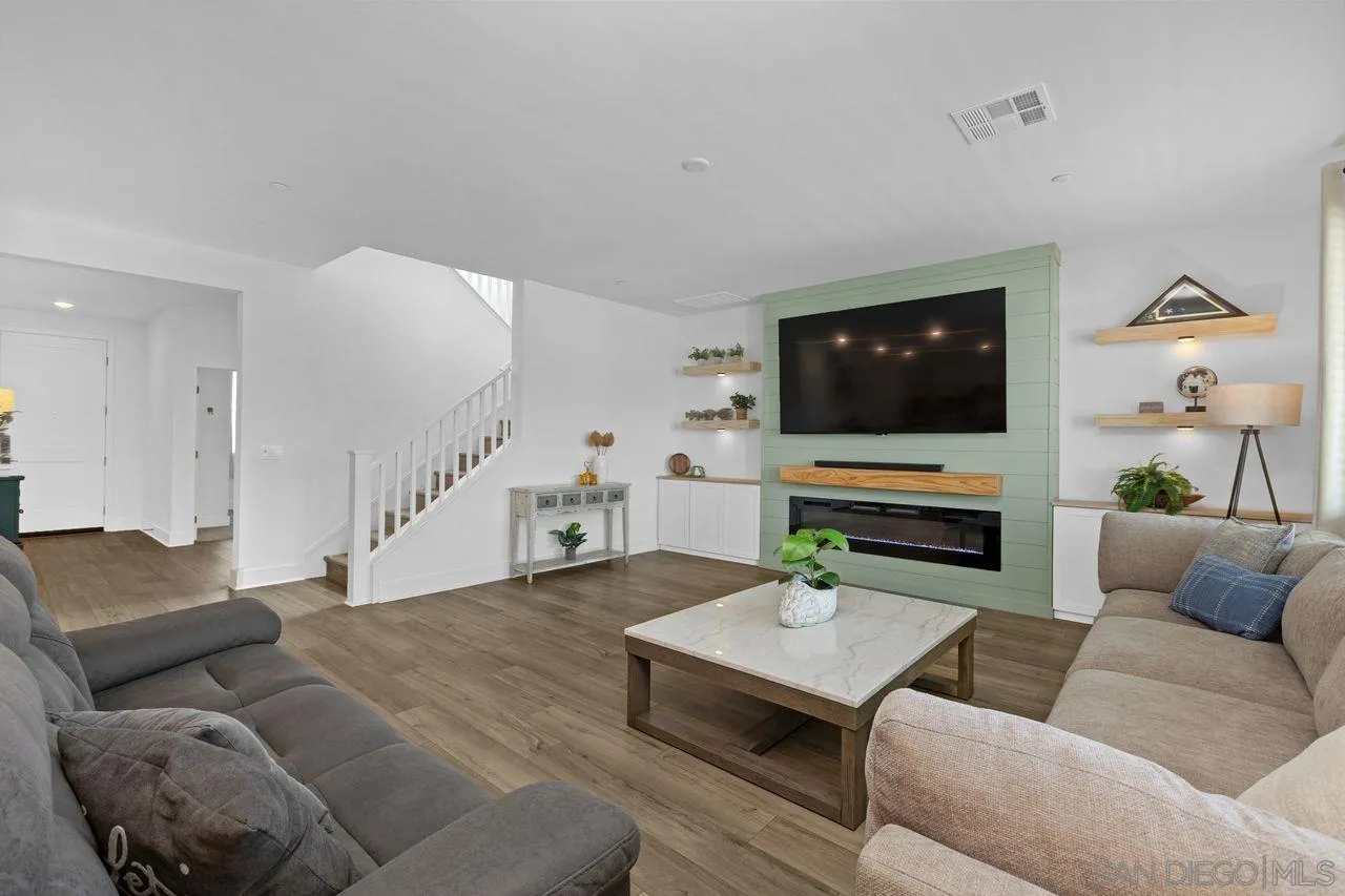 712 Meadowood St.