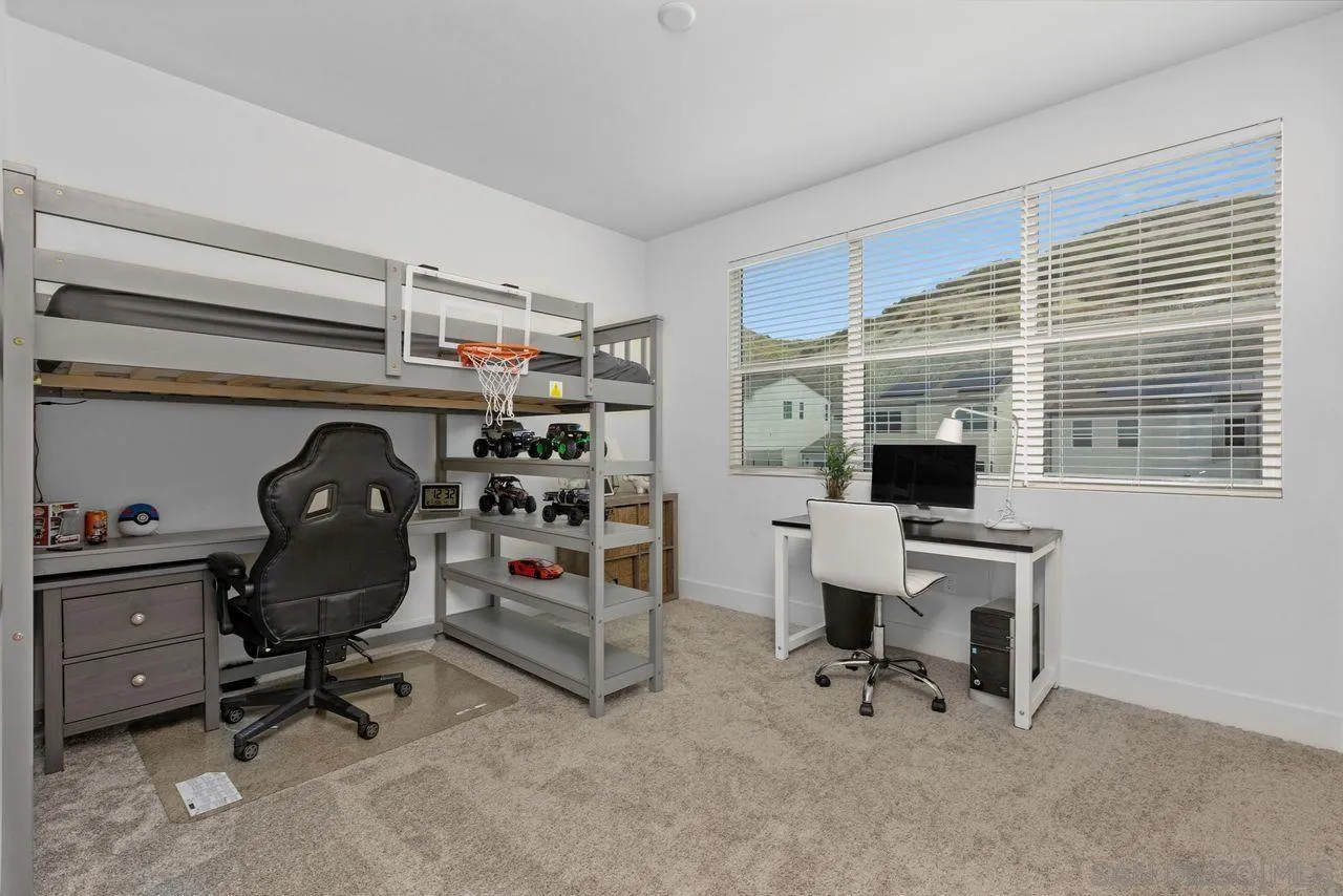 712 Meadowood St.