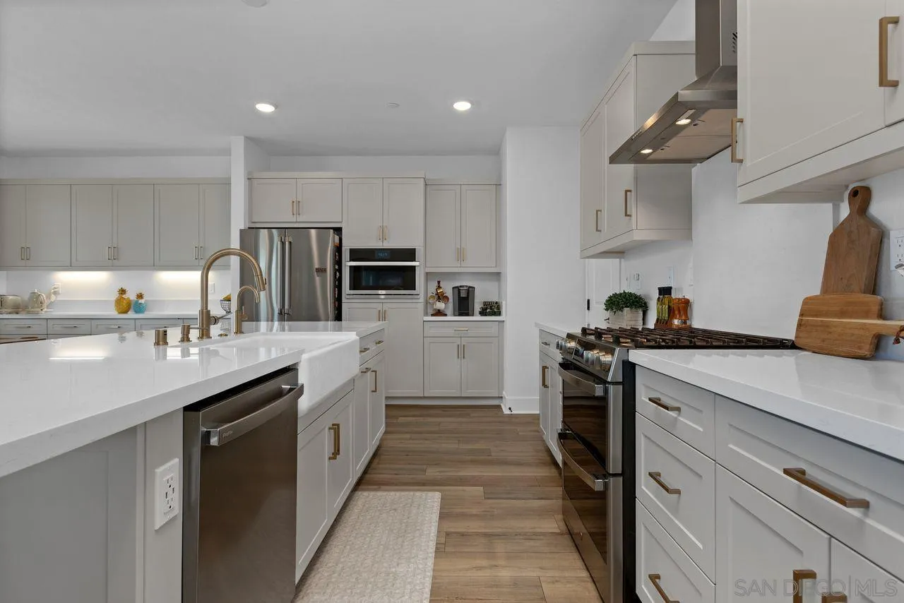 712 Meadowood St.
