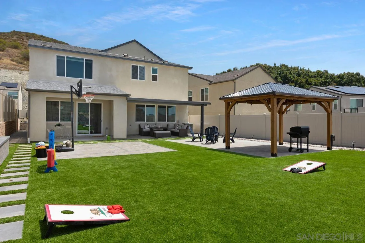712 Meadowood St.