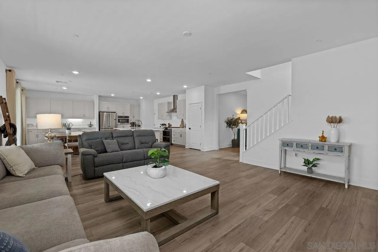 712 Meadowood St.