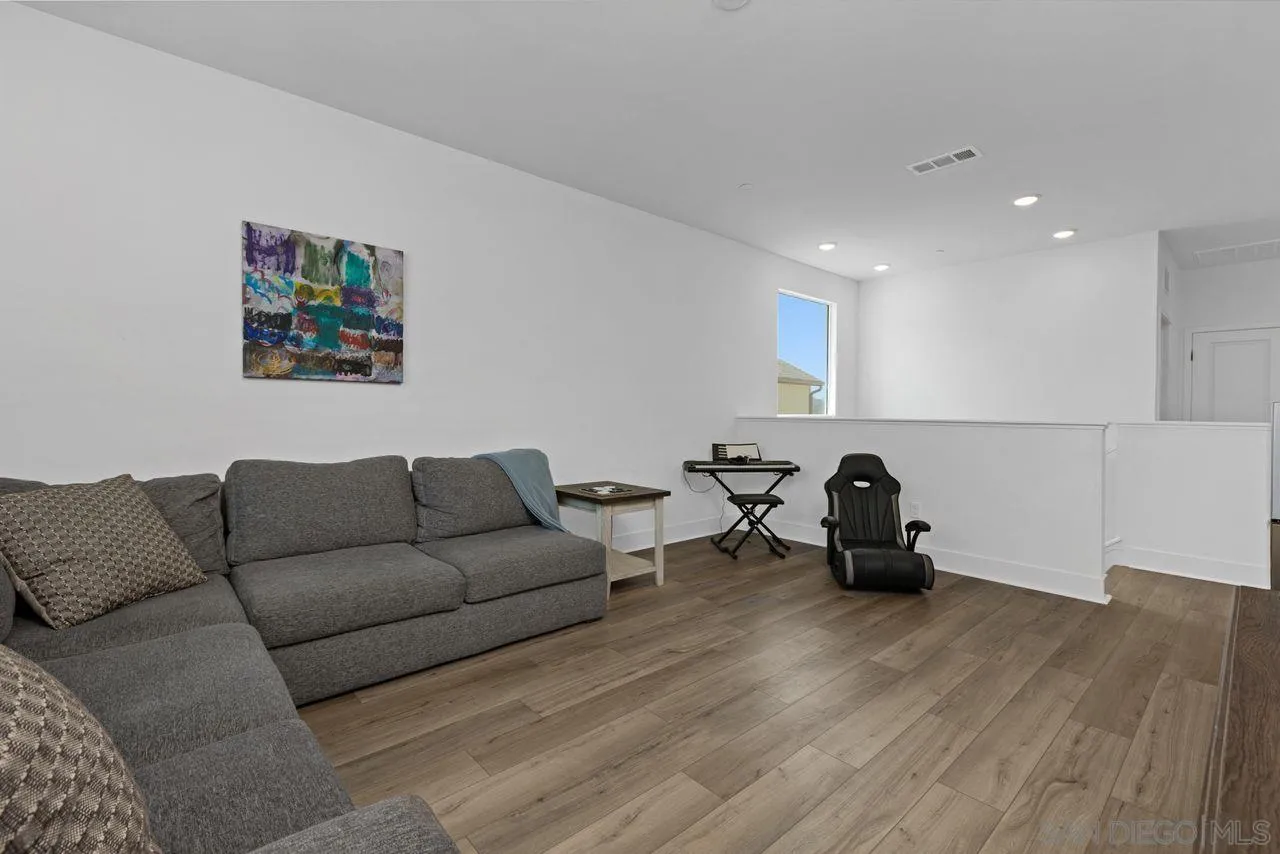 712 Meadowood St.