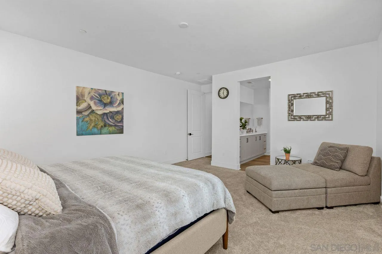 712 Meadowood St.
