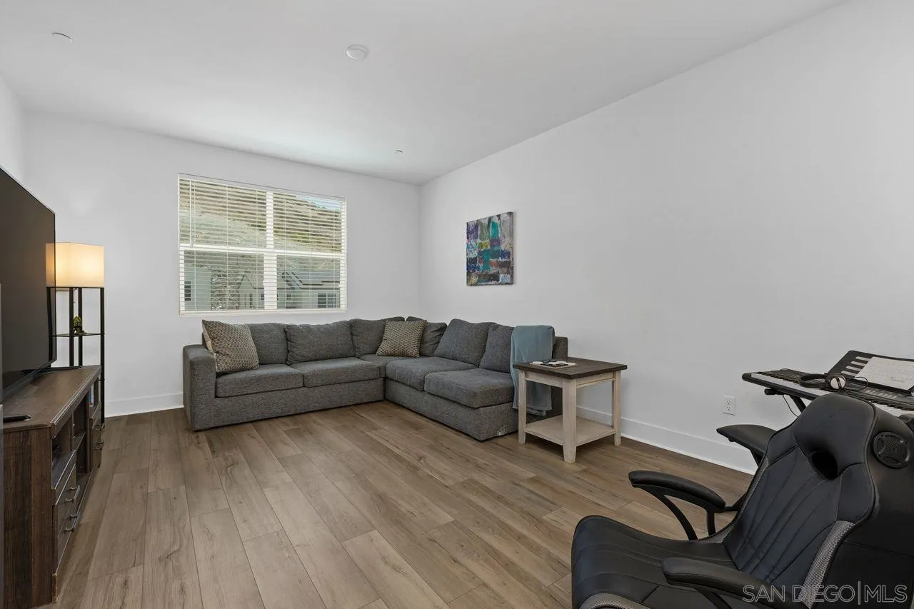 712 Meadowood St.