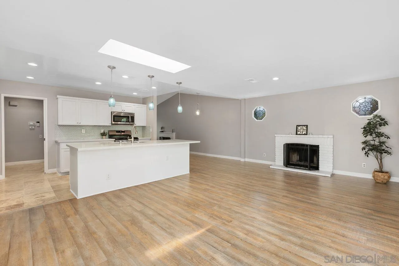 705 Sunningdale