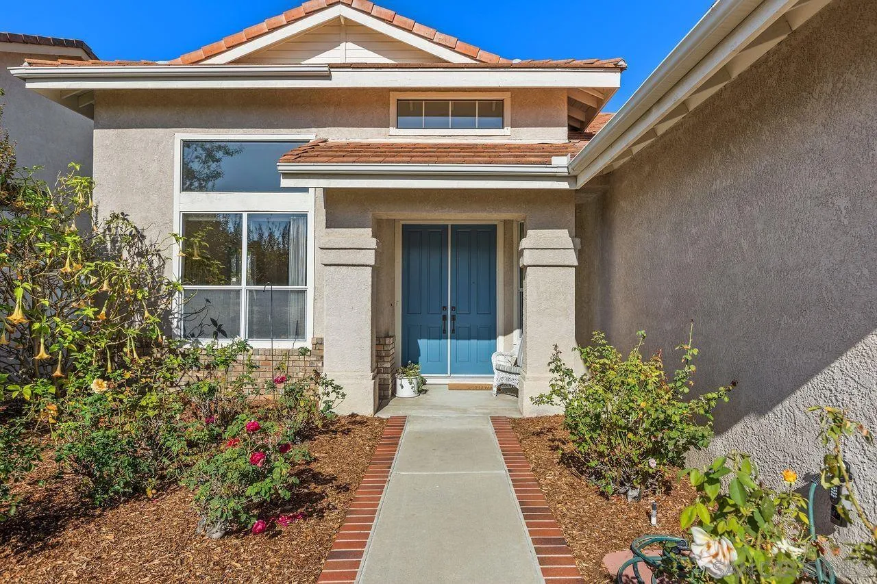 4887 Glenhollow
