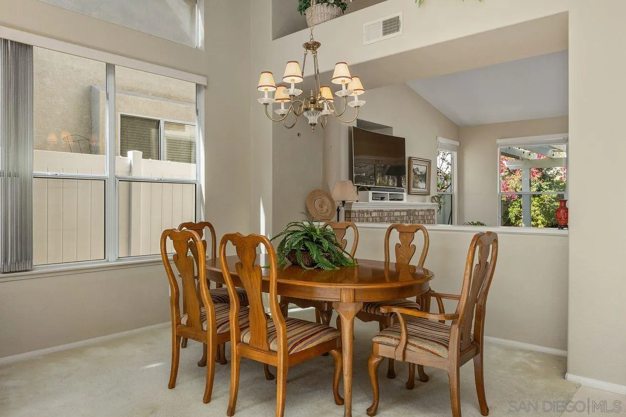 4887 Glenhollow