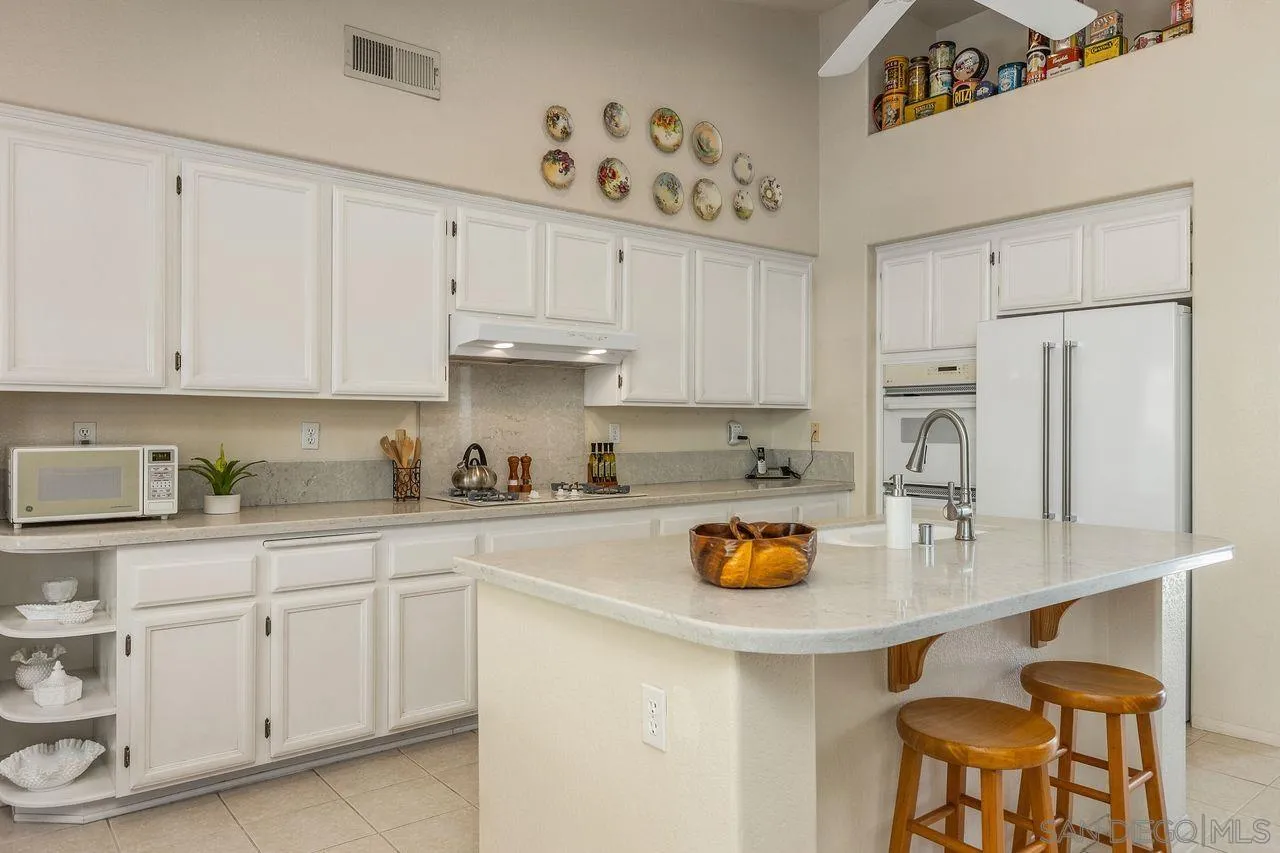 4887 Glenhollow