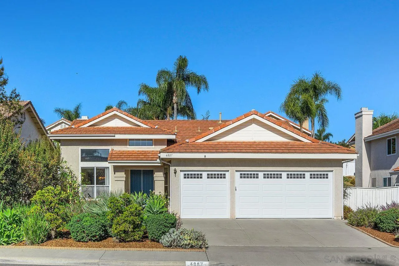 4887 Glenhollow