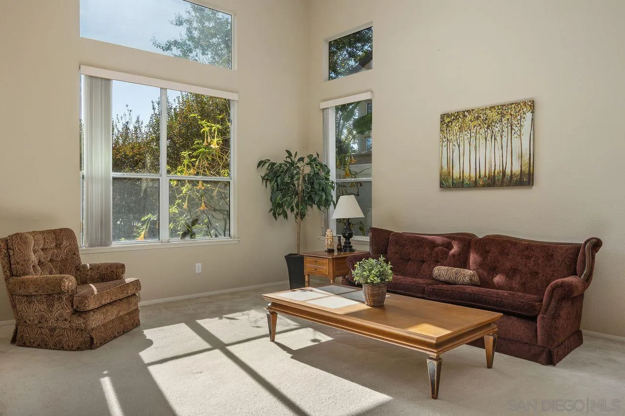 4887 Glenhollow