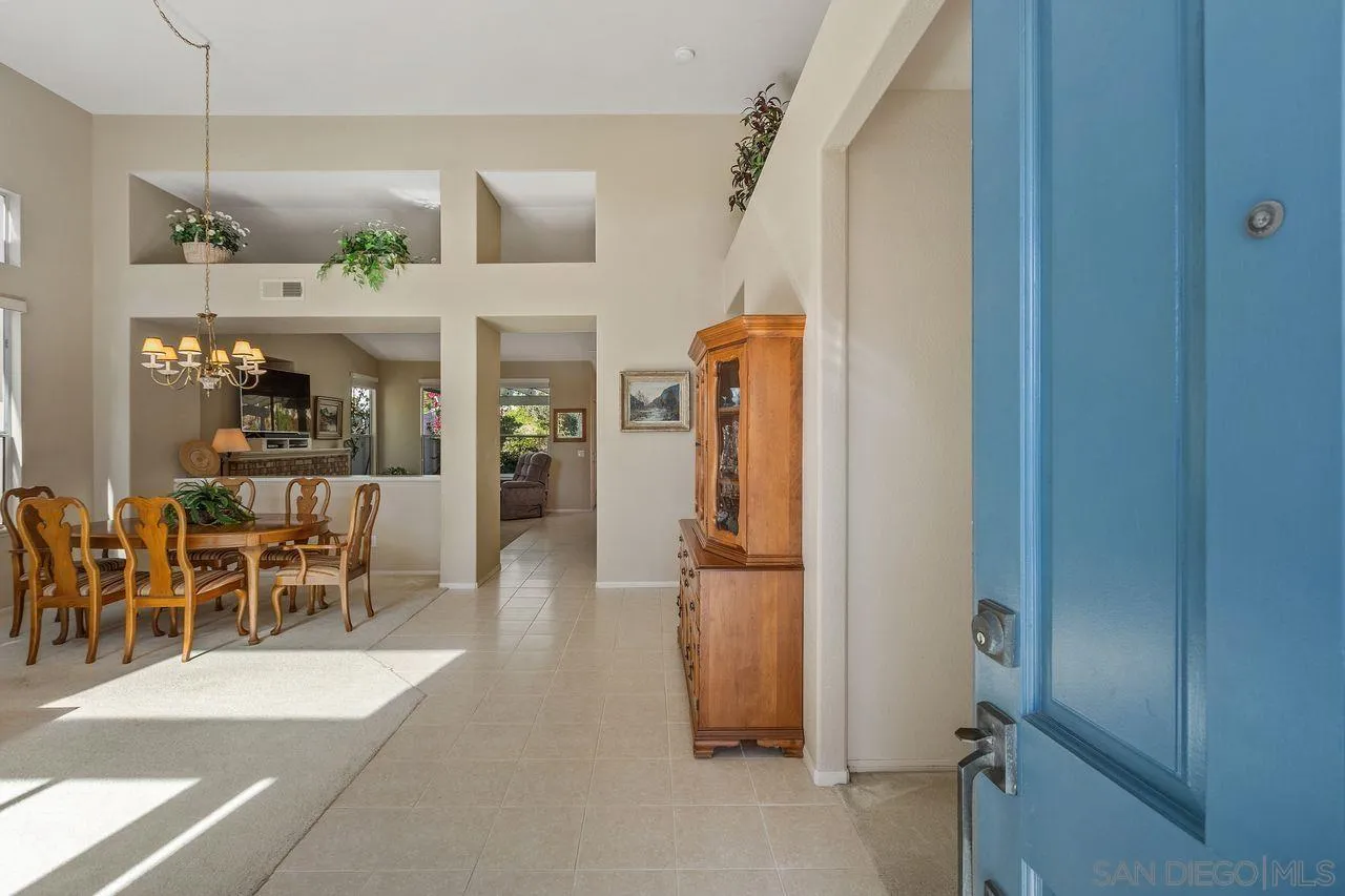 4887 Glenhollow
