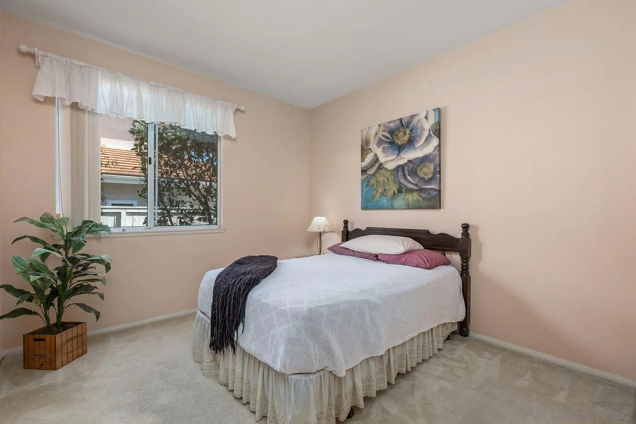 4887 Glenhollow