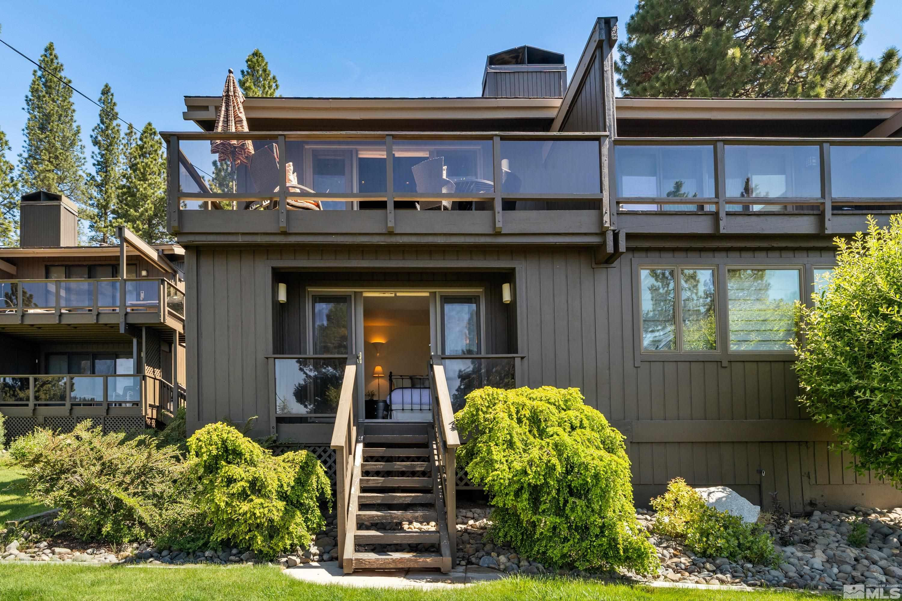 549 Lakeshore Boulevard, 7