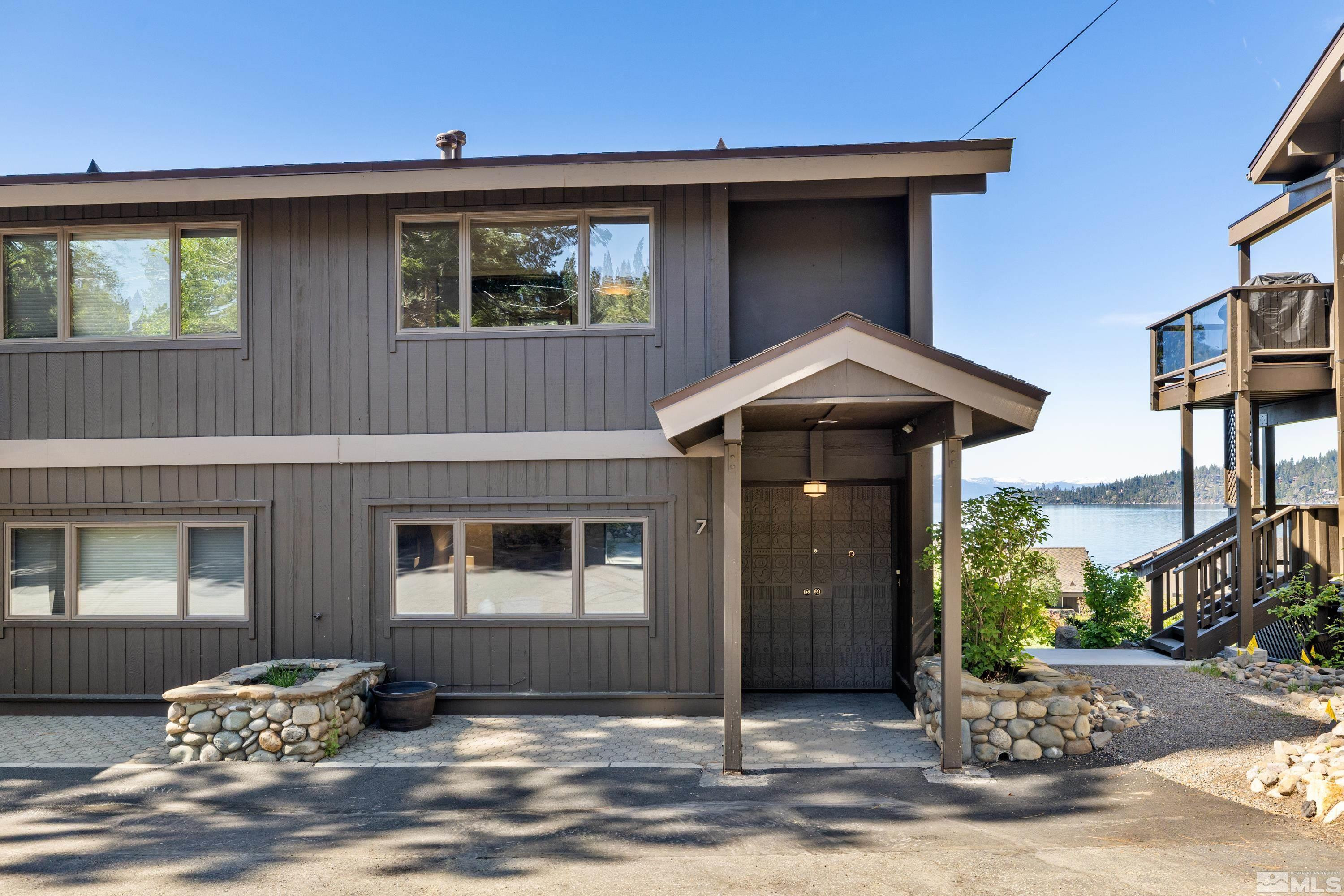 549 Lakeshore Boulevard, 7