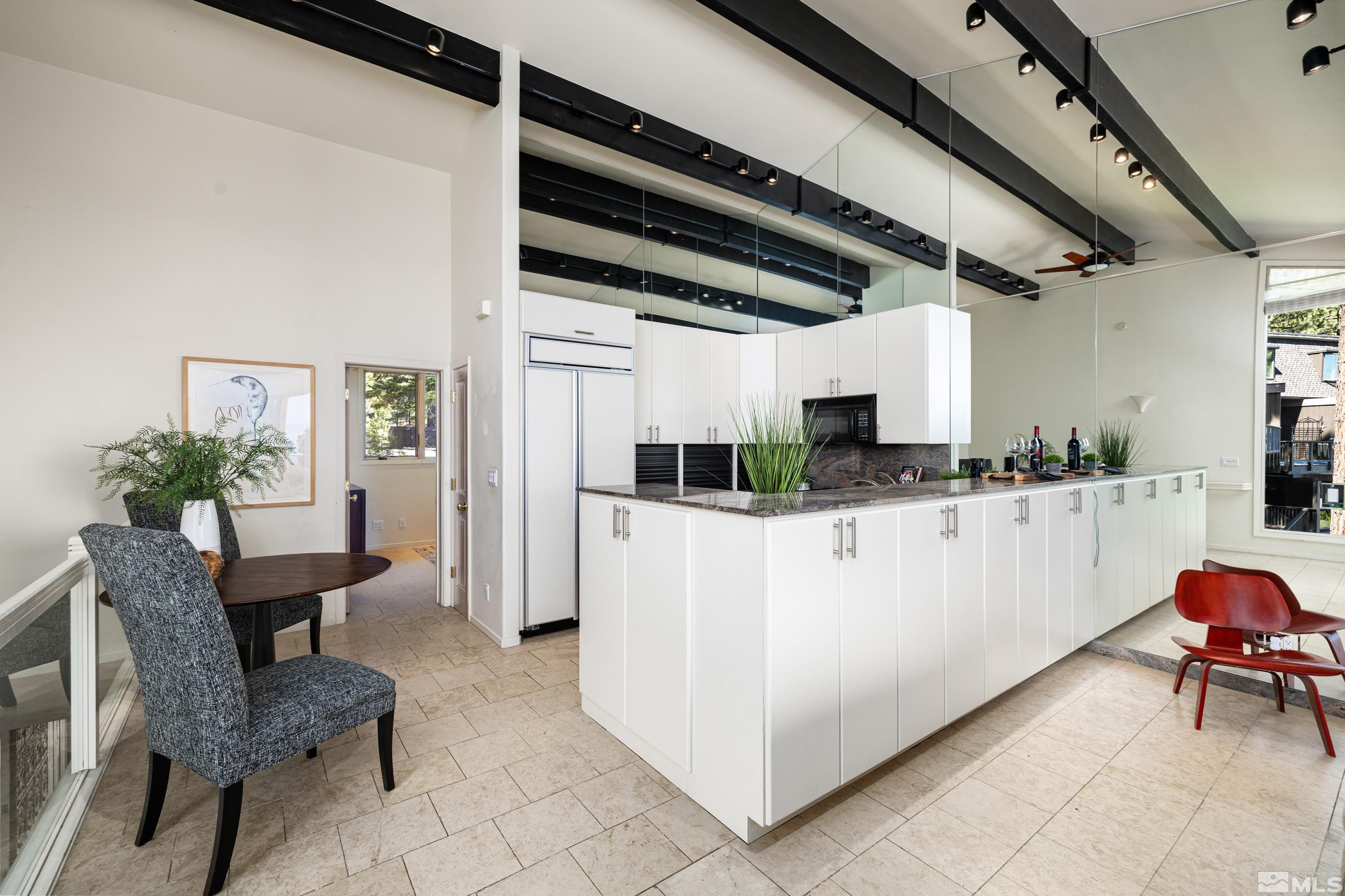 549 Lakeshore Boulevard, 7