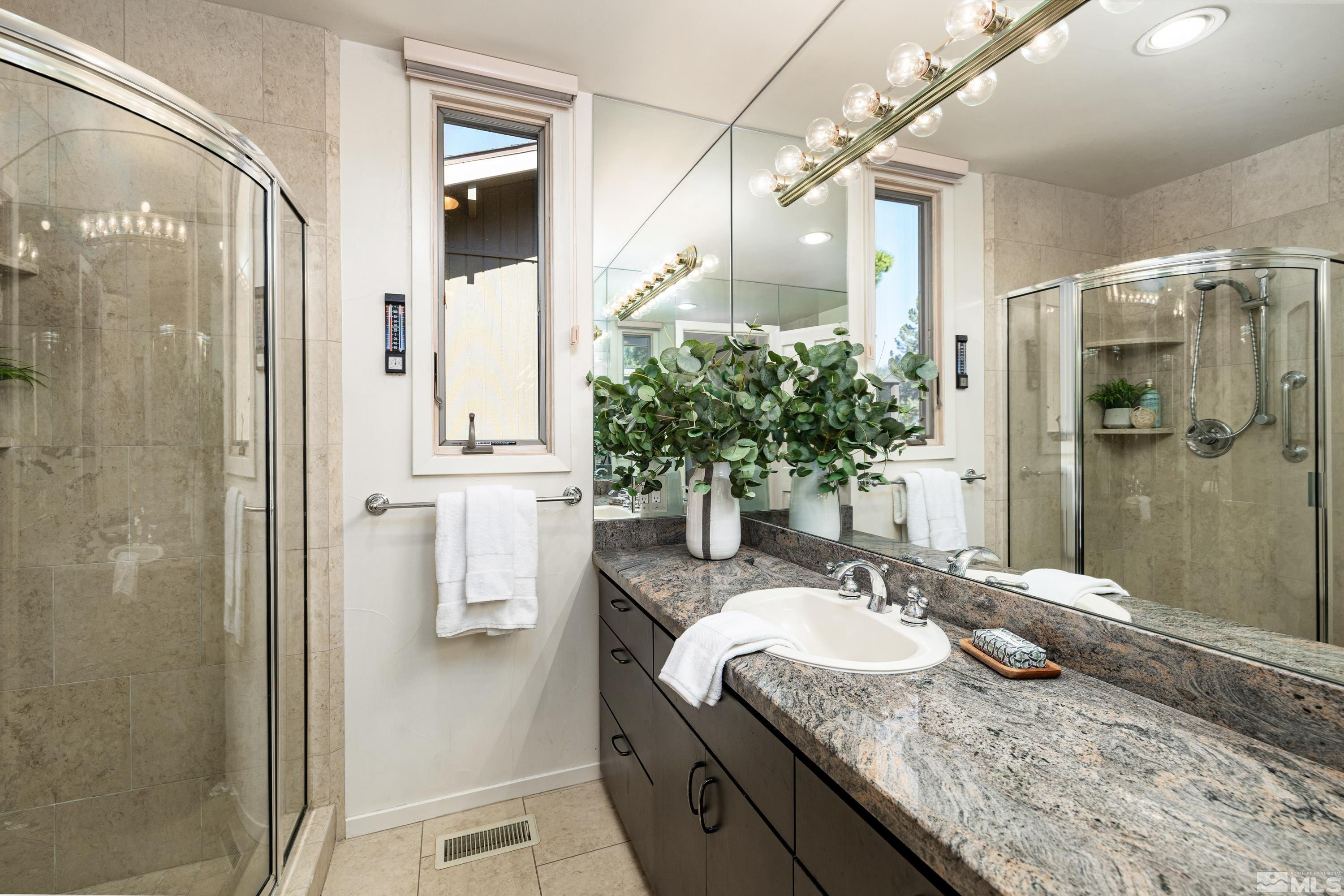 549 Lakeshore Boulevard, 7