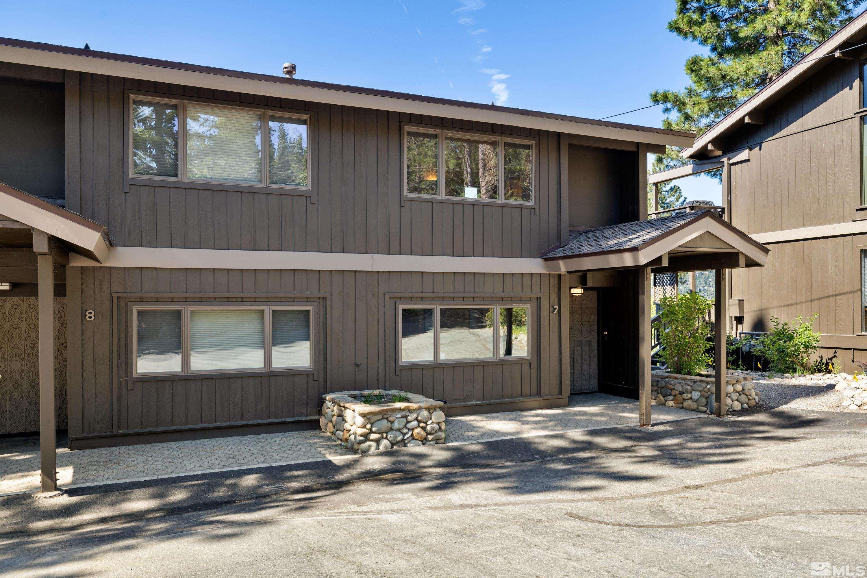 549 Lakeshore Boulevard, 7