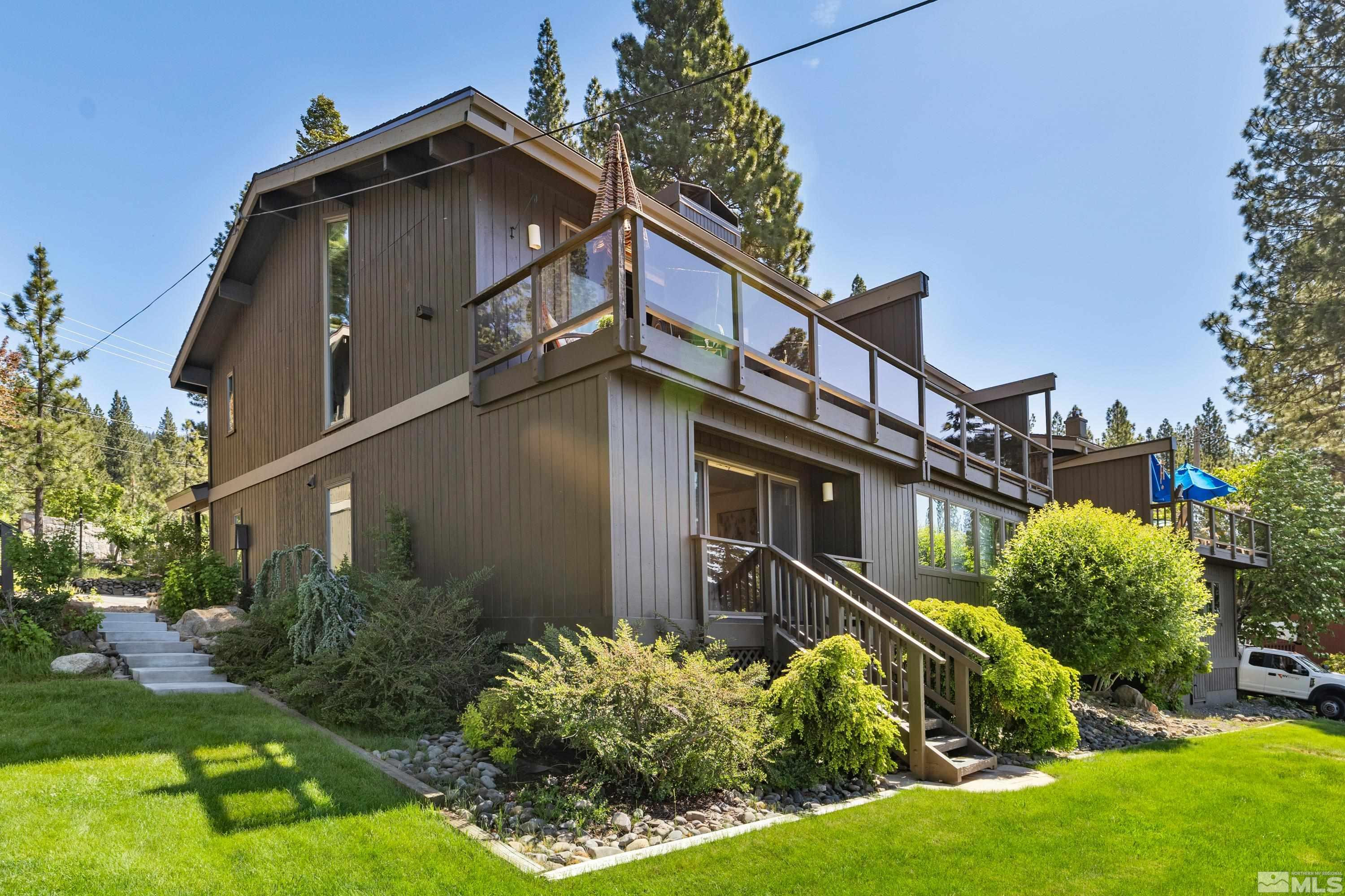 549 Lakeshore Boulevard, 7