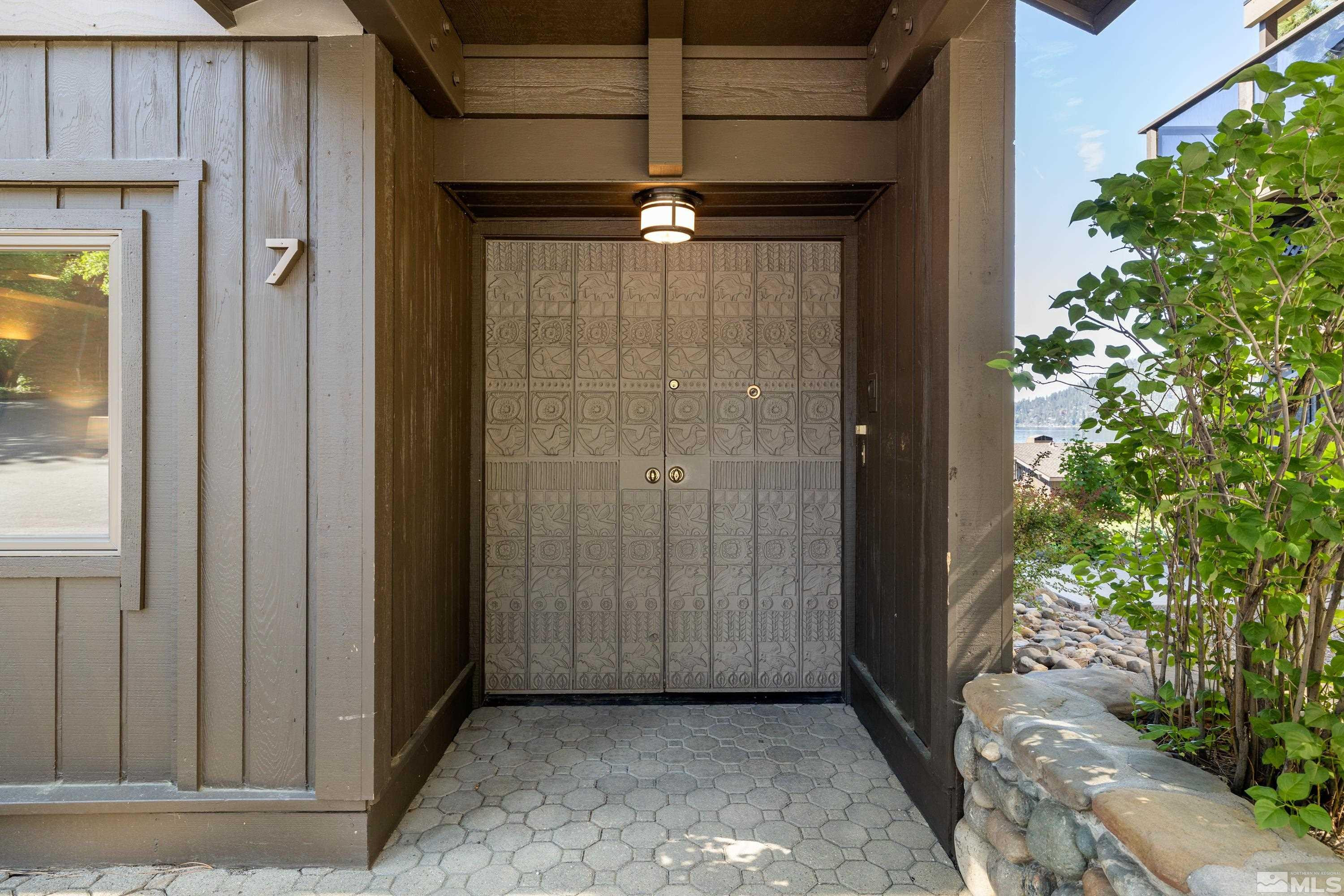 549 Lakeshore Boulevard, 7