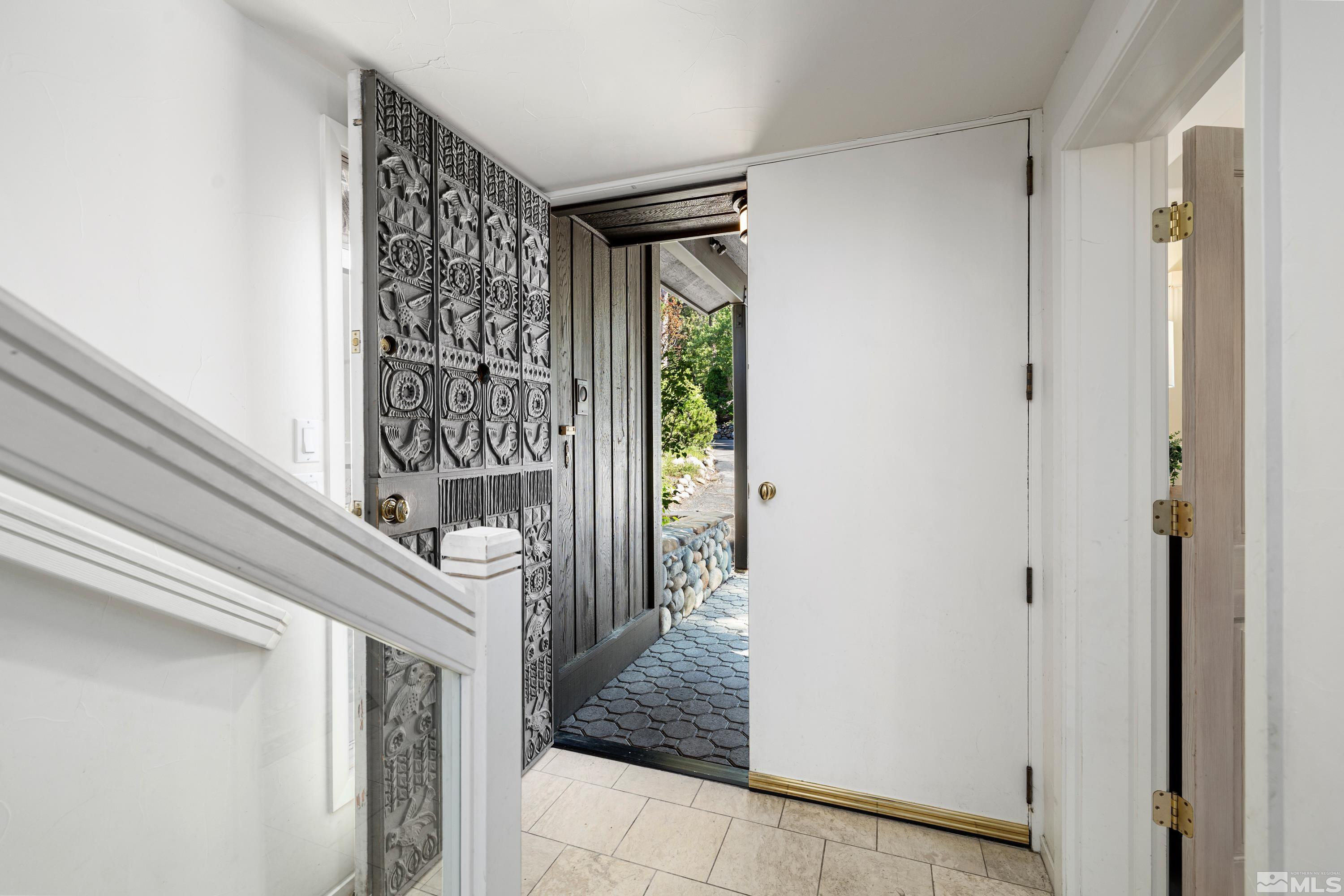 549 Lakeshore Boulevard, 7