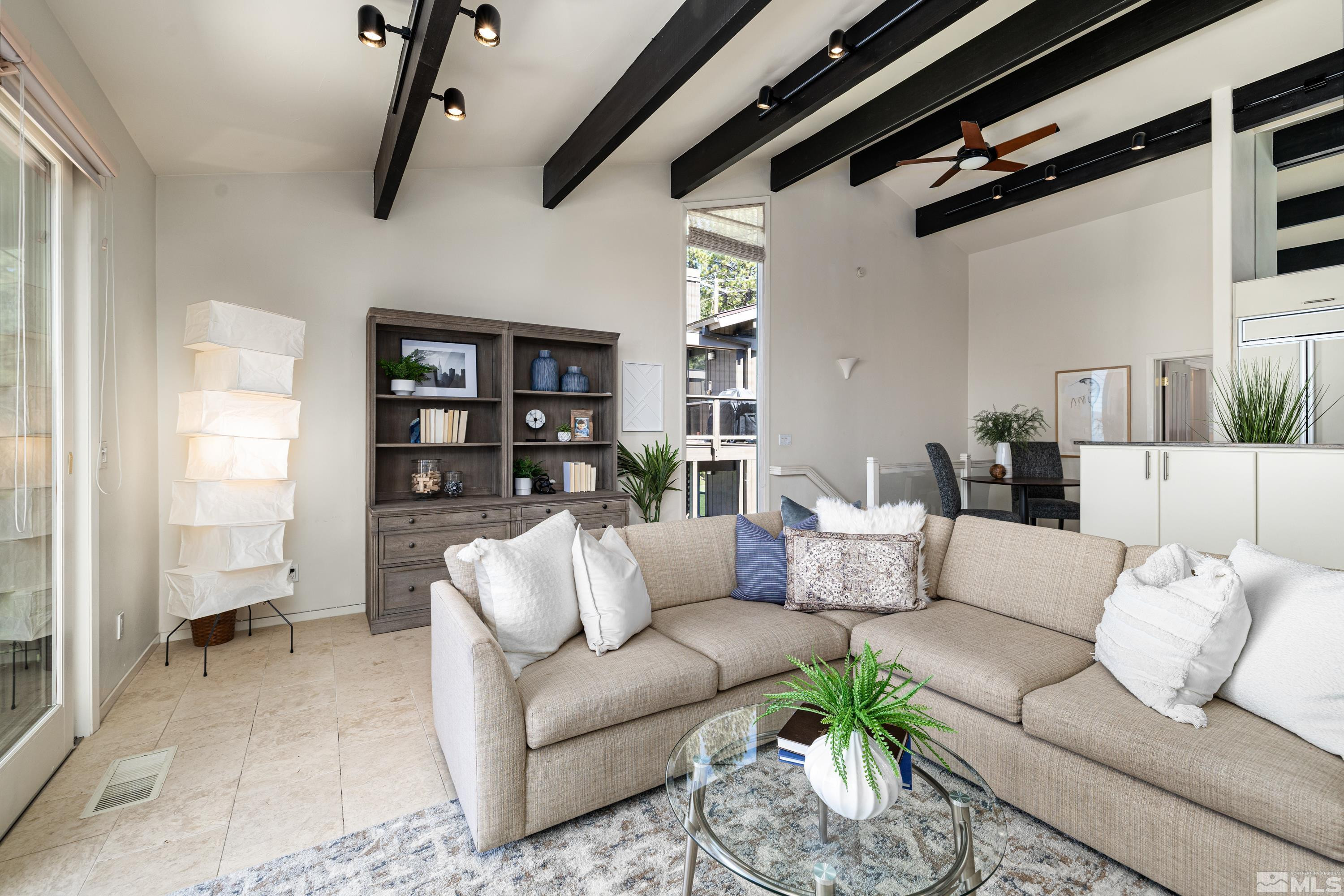 549 Lakeshore Boulevard, 7