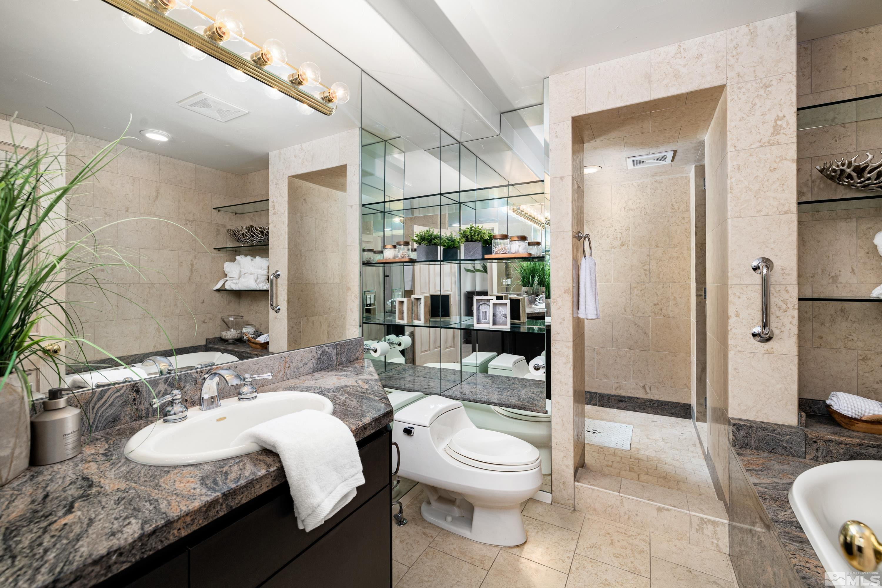 549 Lakeshore Boulevard, 7