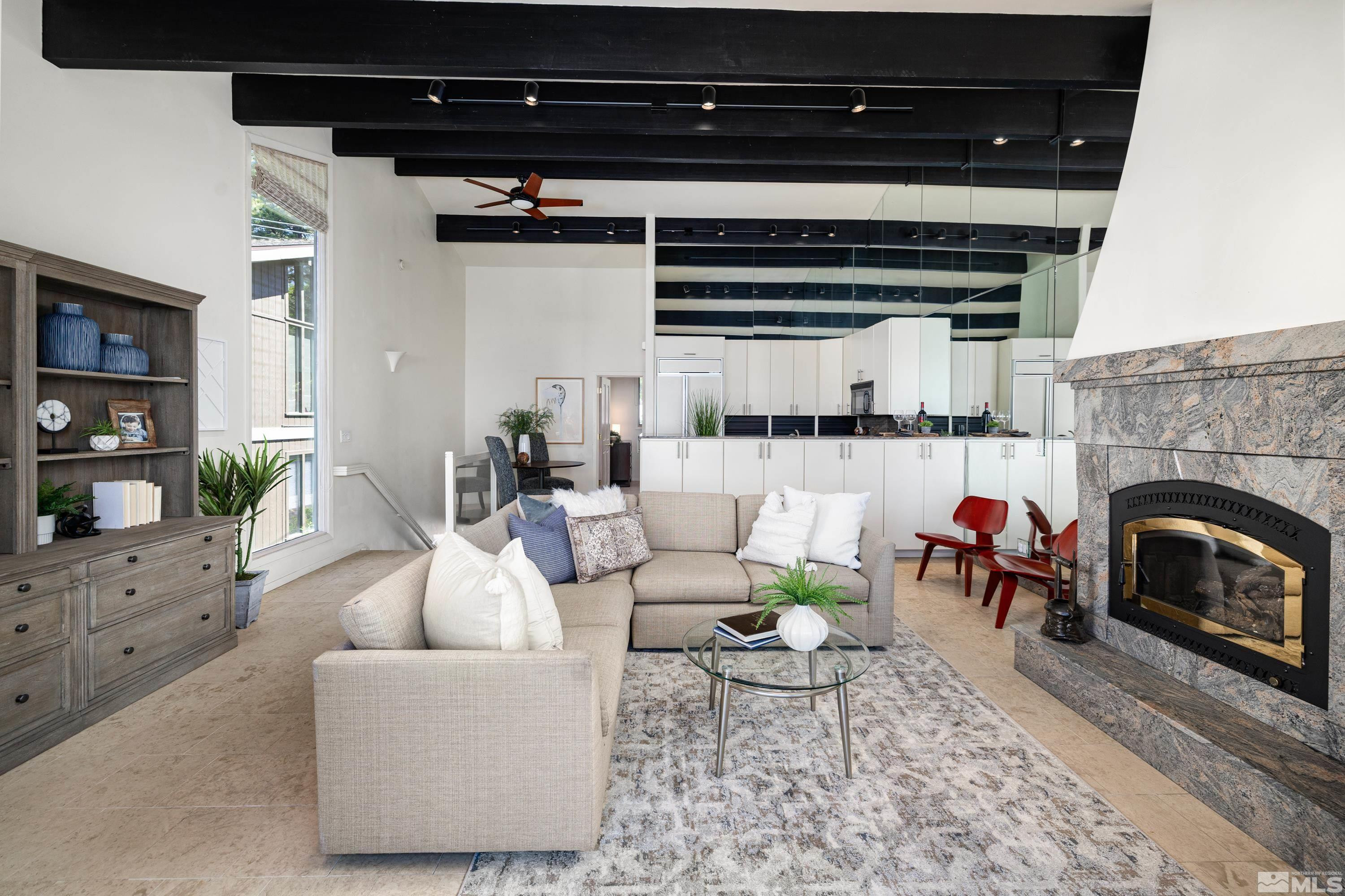 549 Lakeshore Boulevard, 7