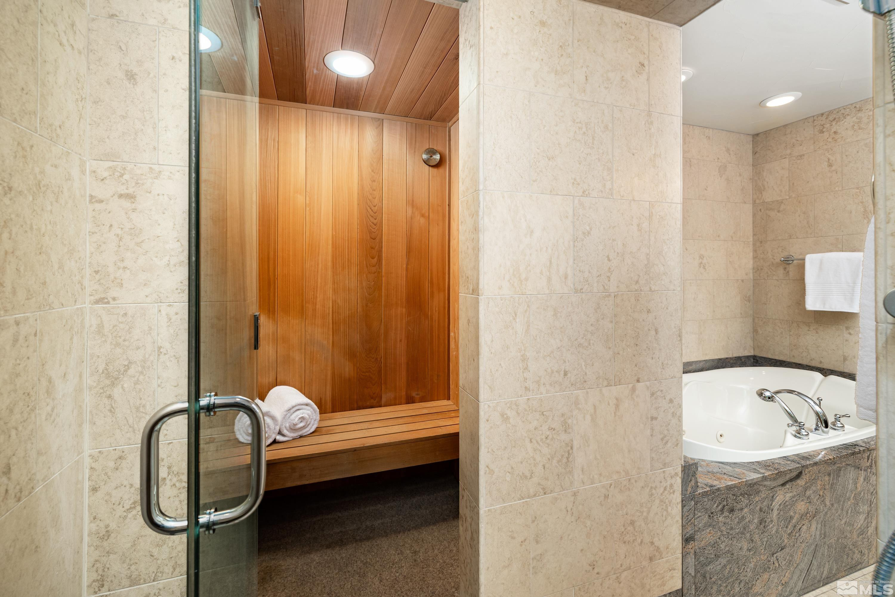 549 Lakeshore Boulevard, 7