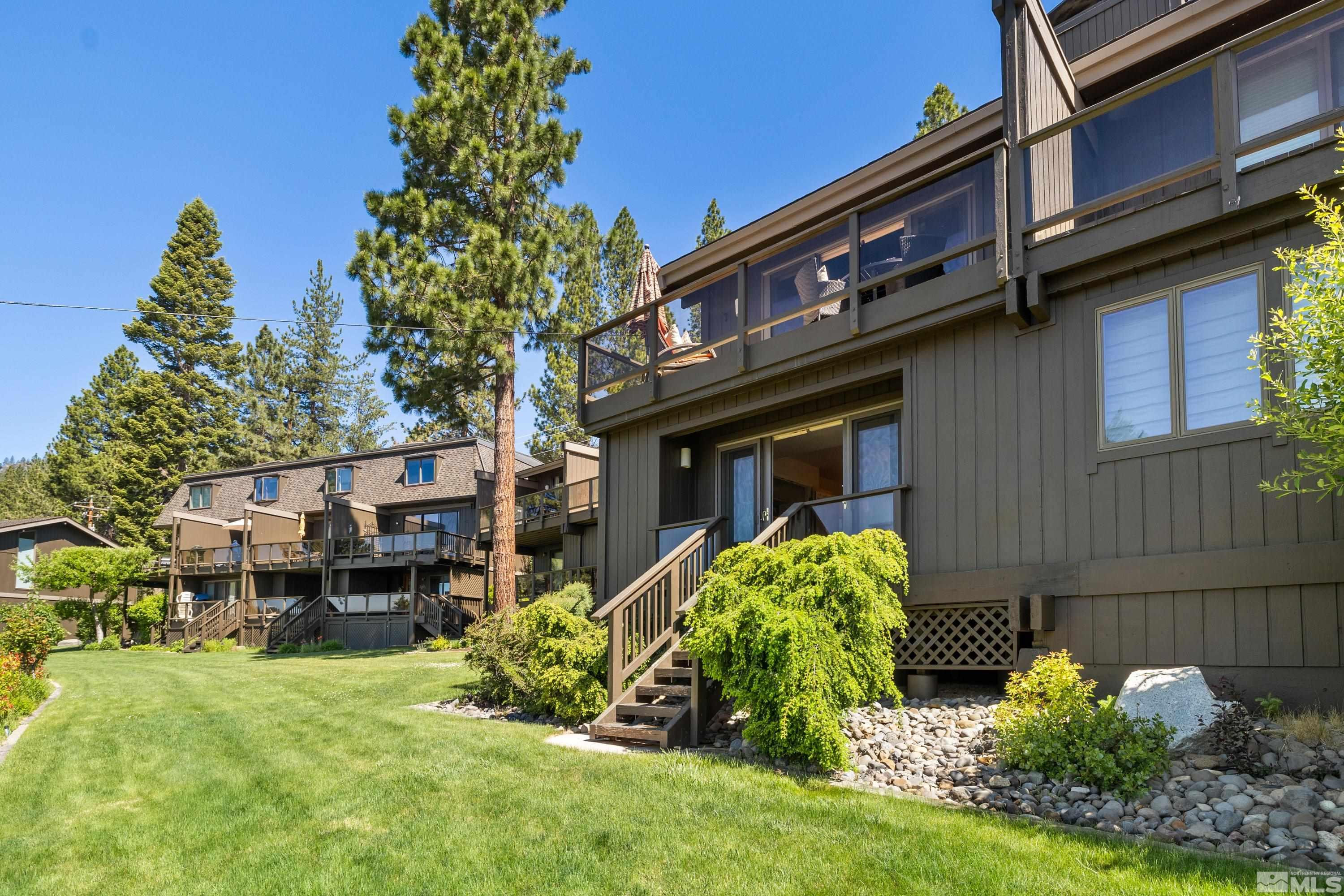 549 Lakeshore Boulevard, 7