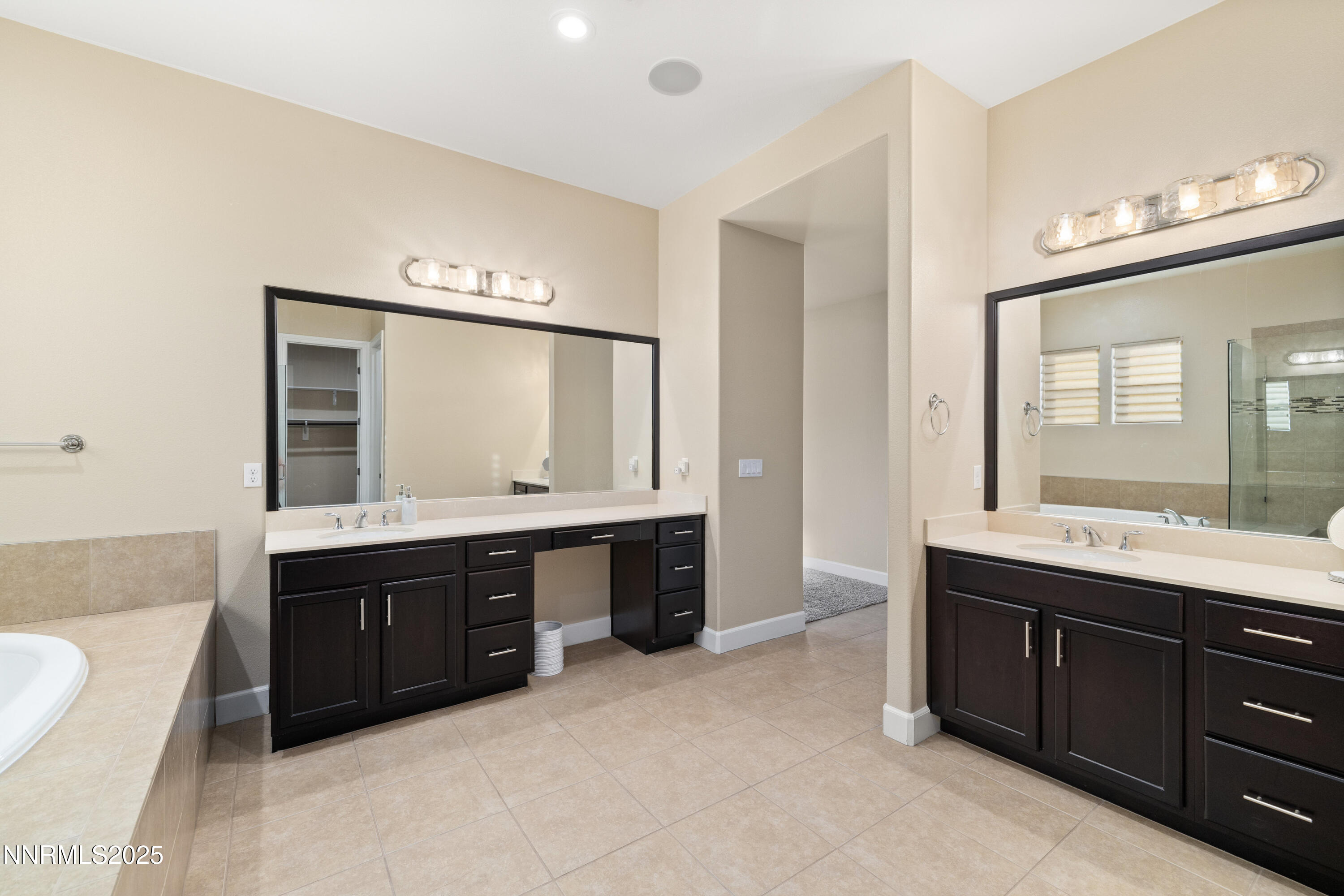 9845 Sea Breeze Lane