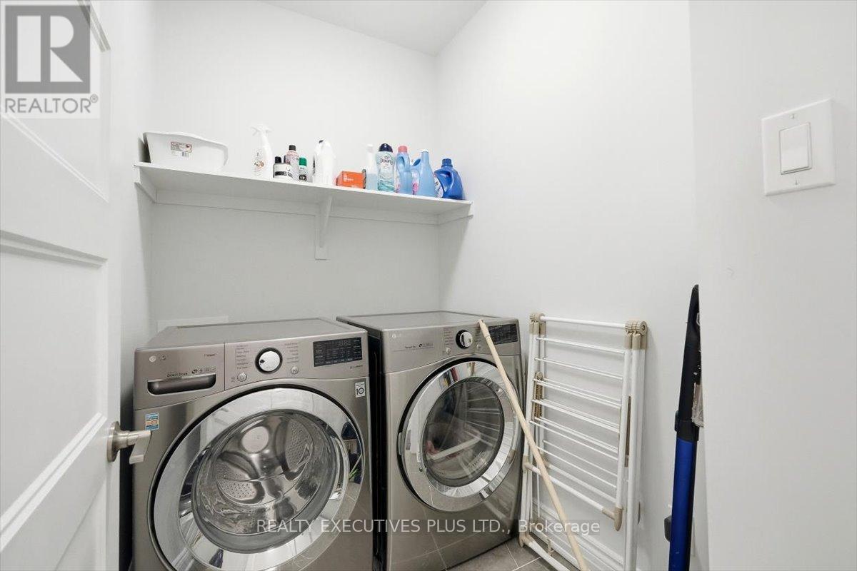 1082 DOCTEUR CORBEIL BOULEVARD