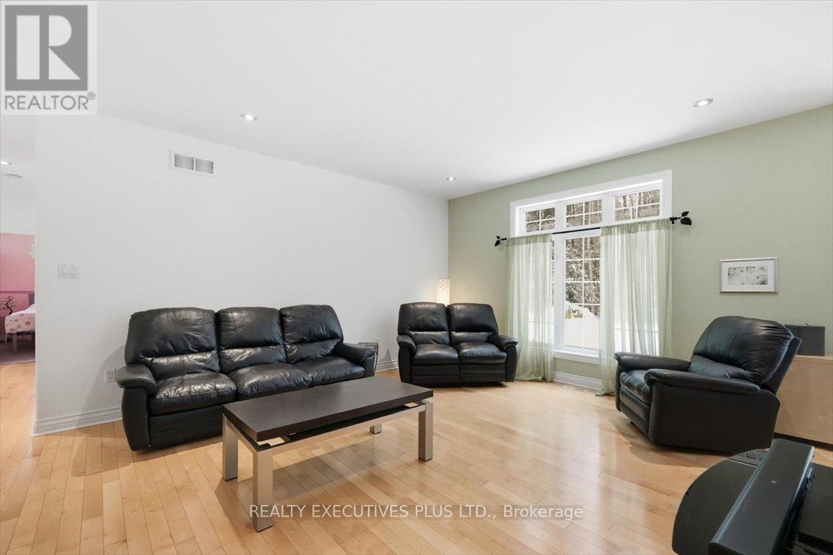 2660 DUBOIS STREET