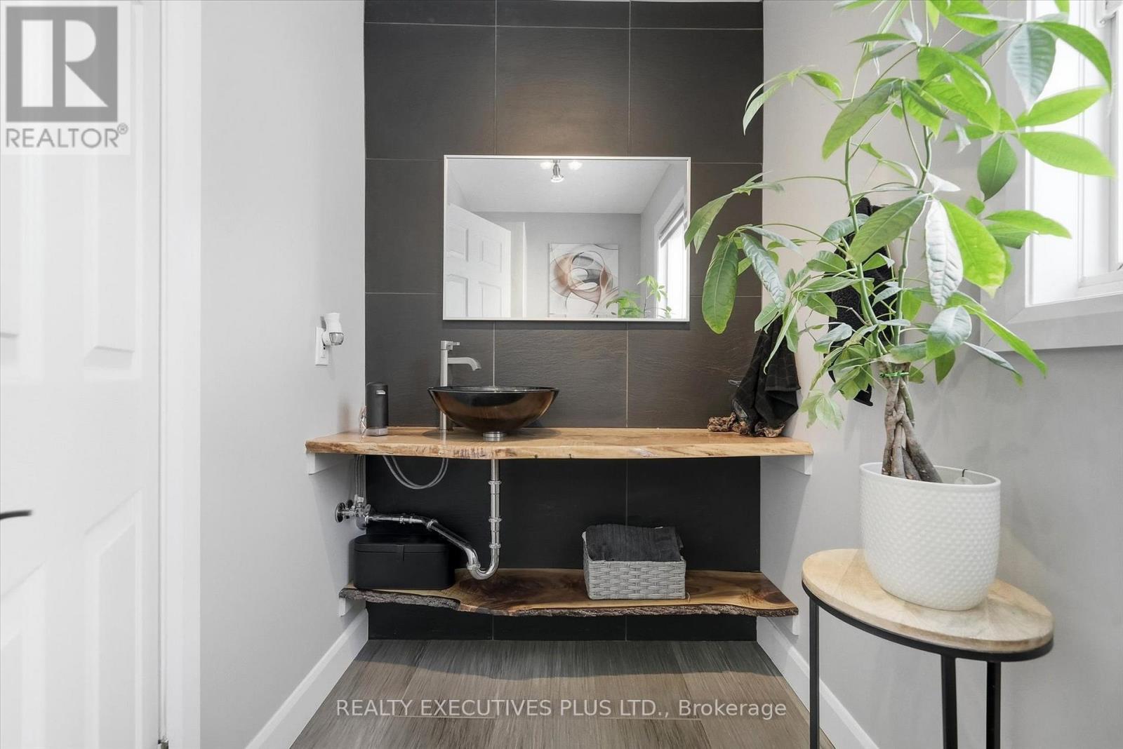 1110 TRILLIUM PLACE