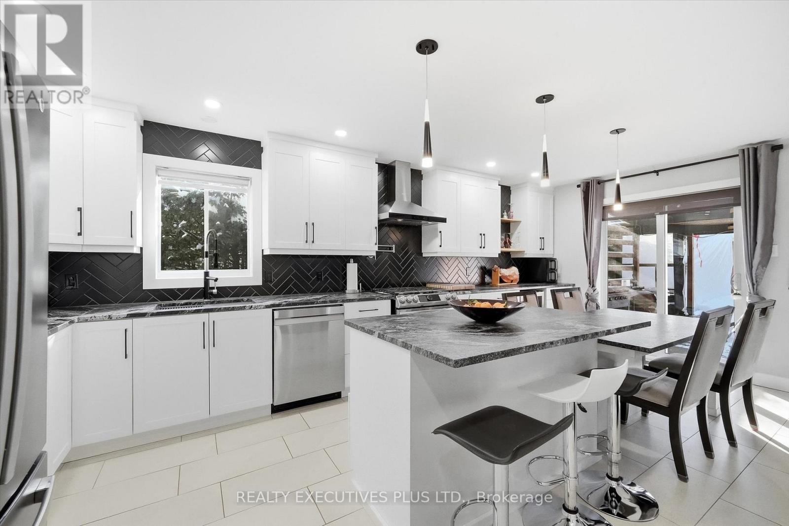 1110 TRILLIUM PLACE