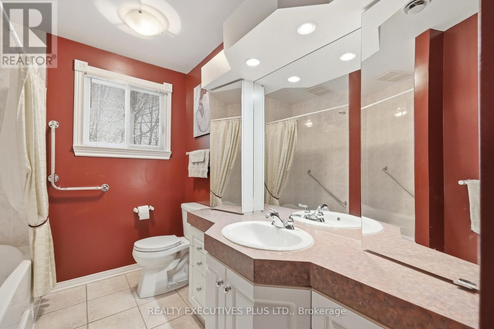 991 ST JACQUES STREET